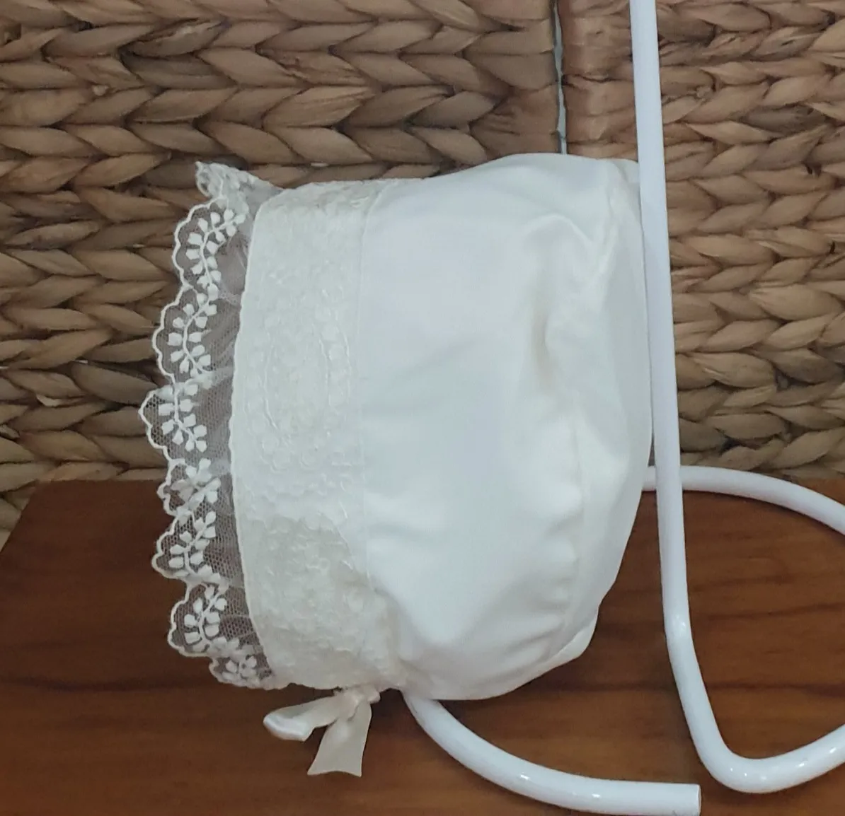 A Jesusito con capota tul bordado crudo R300990