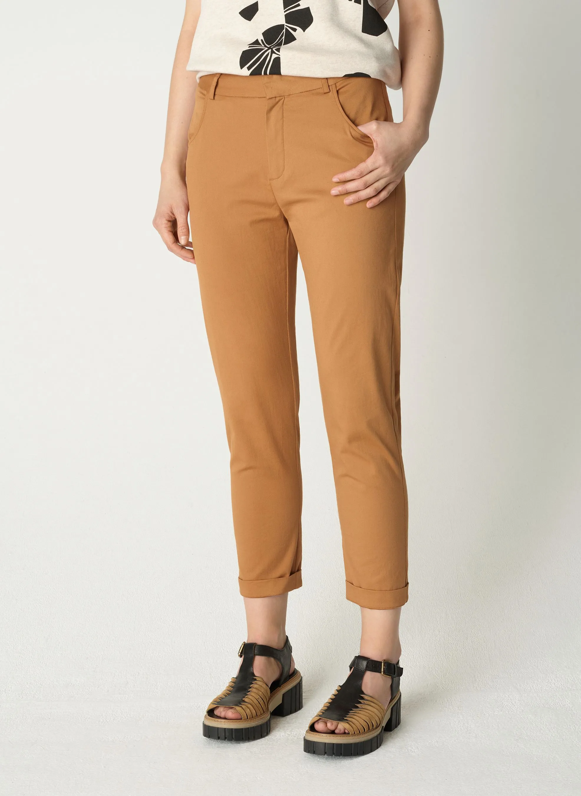 ACOTE Pantalón recto de talle bajo en marron