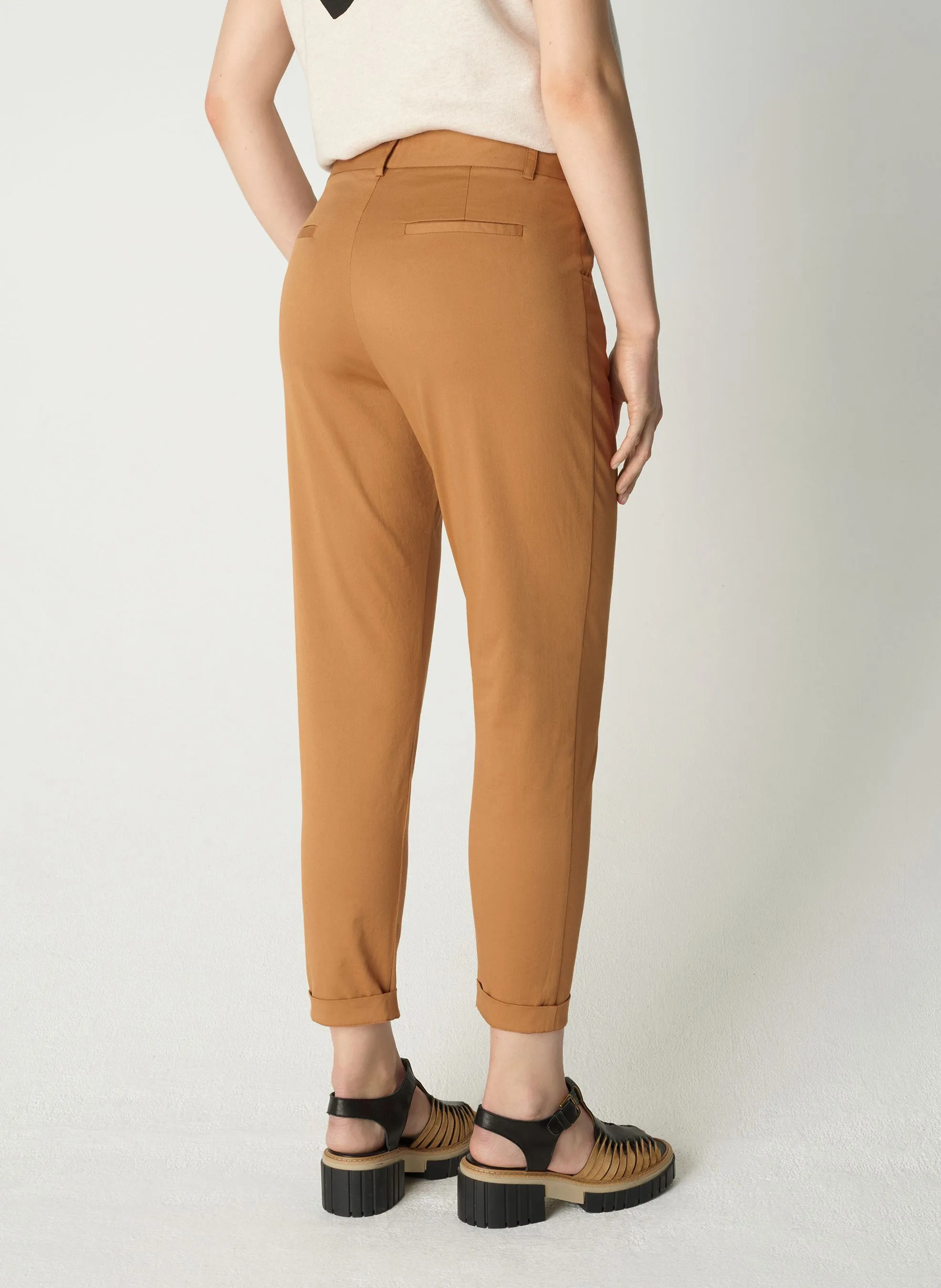 ACOTE Pantalón recto de talle bajo en marron