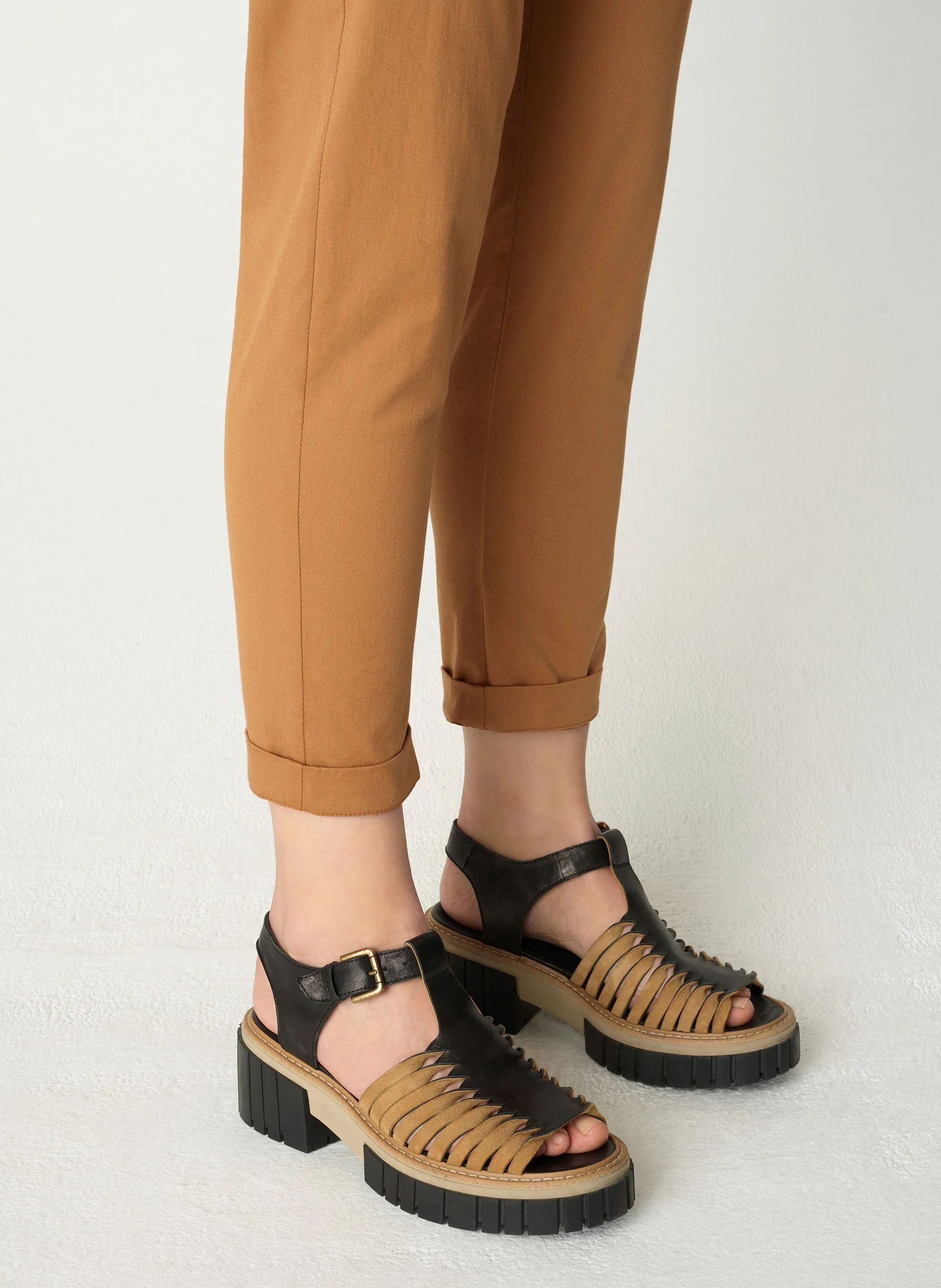 ACOTE Pantalón recto de talle bajo en marron