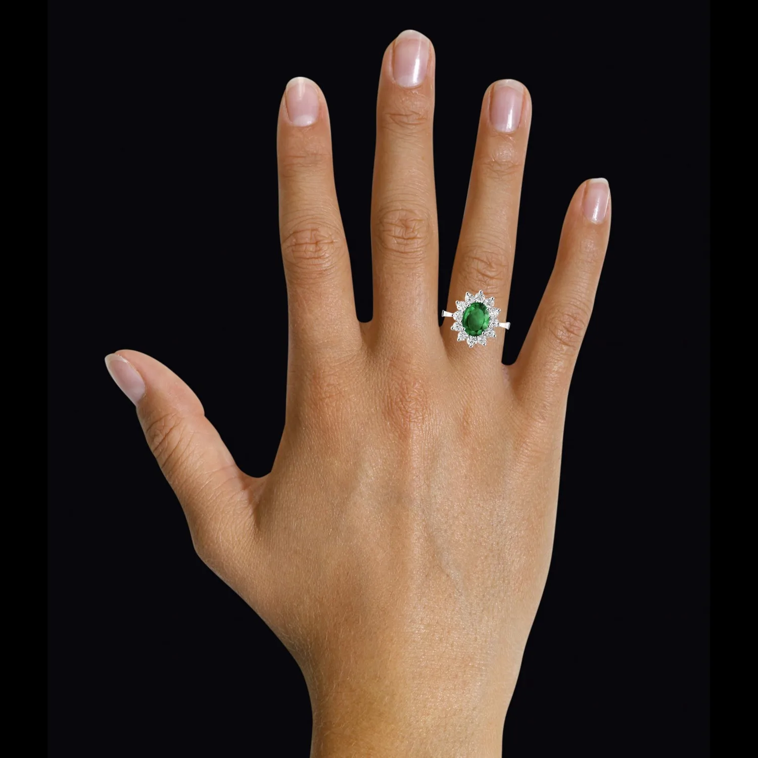 Anillo « entourage » en Platino con esmeralda ovalada y diamantes redondos 