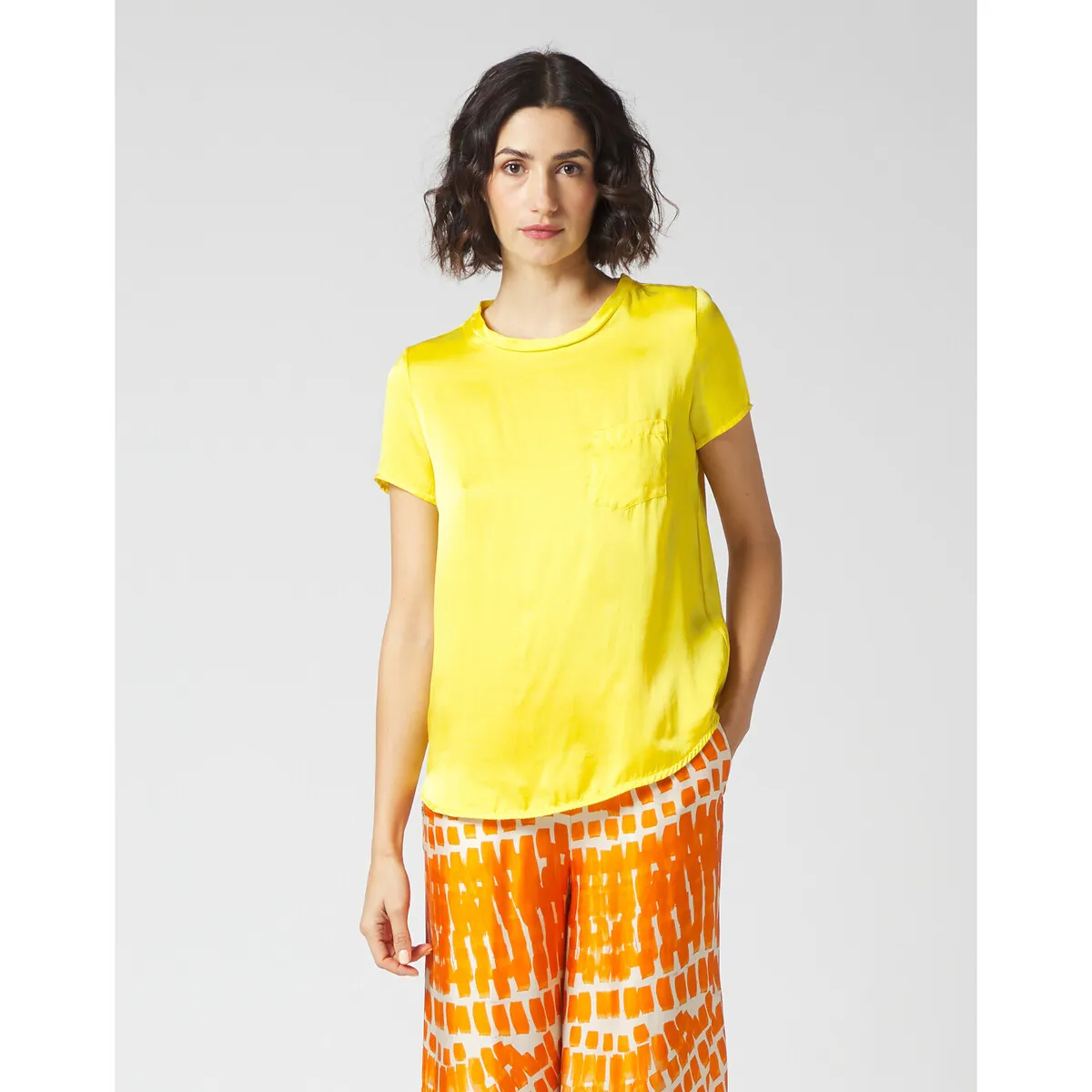 BLUSA A MANICHE CORTE CON TASCHINO Art. C335SU