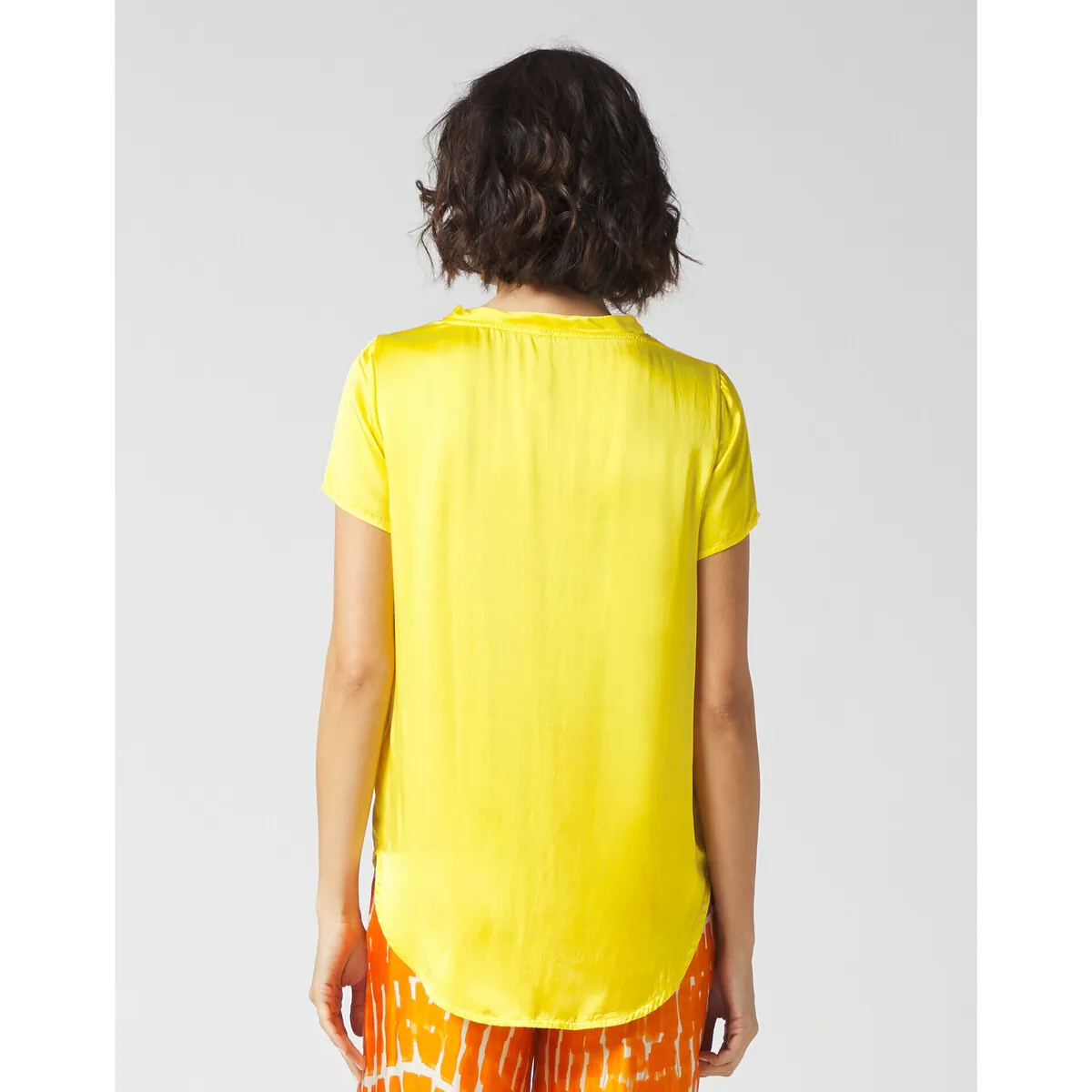 BLUSA A MANICHE CORTE CON TASCHINO Art. C335SU