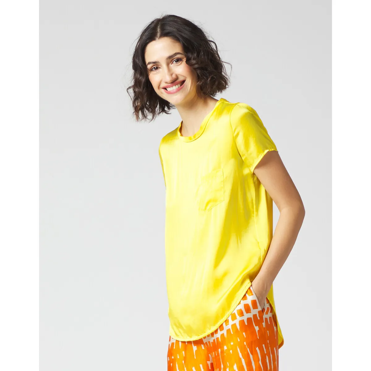 BLUSA A MANICHE CORTE CON TASCHINO Art. C335SU