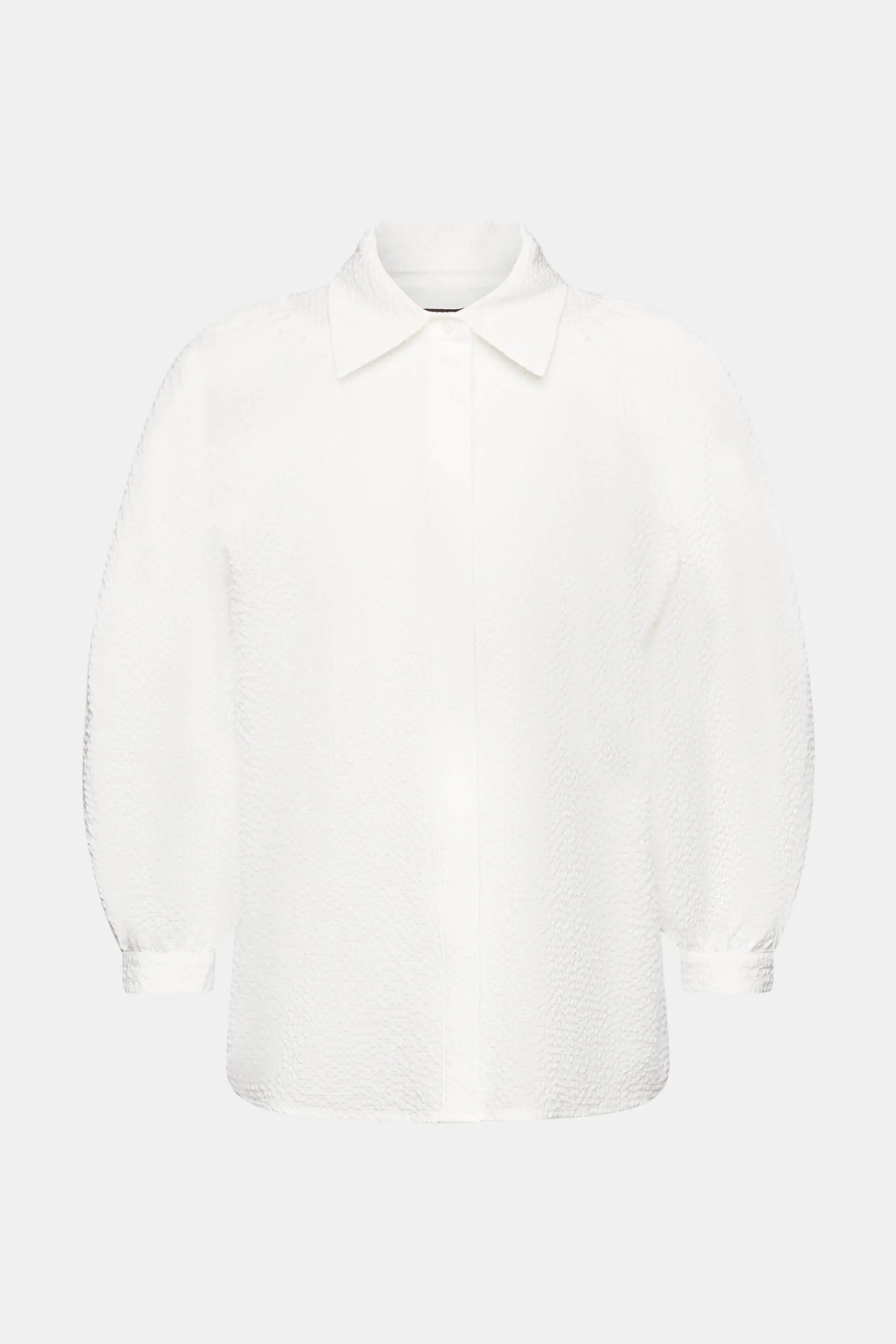 Blusa en tejido de sirsaca con mangas abullonadas