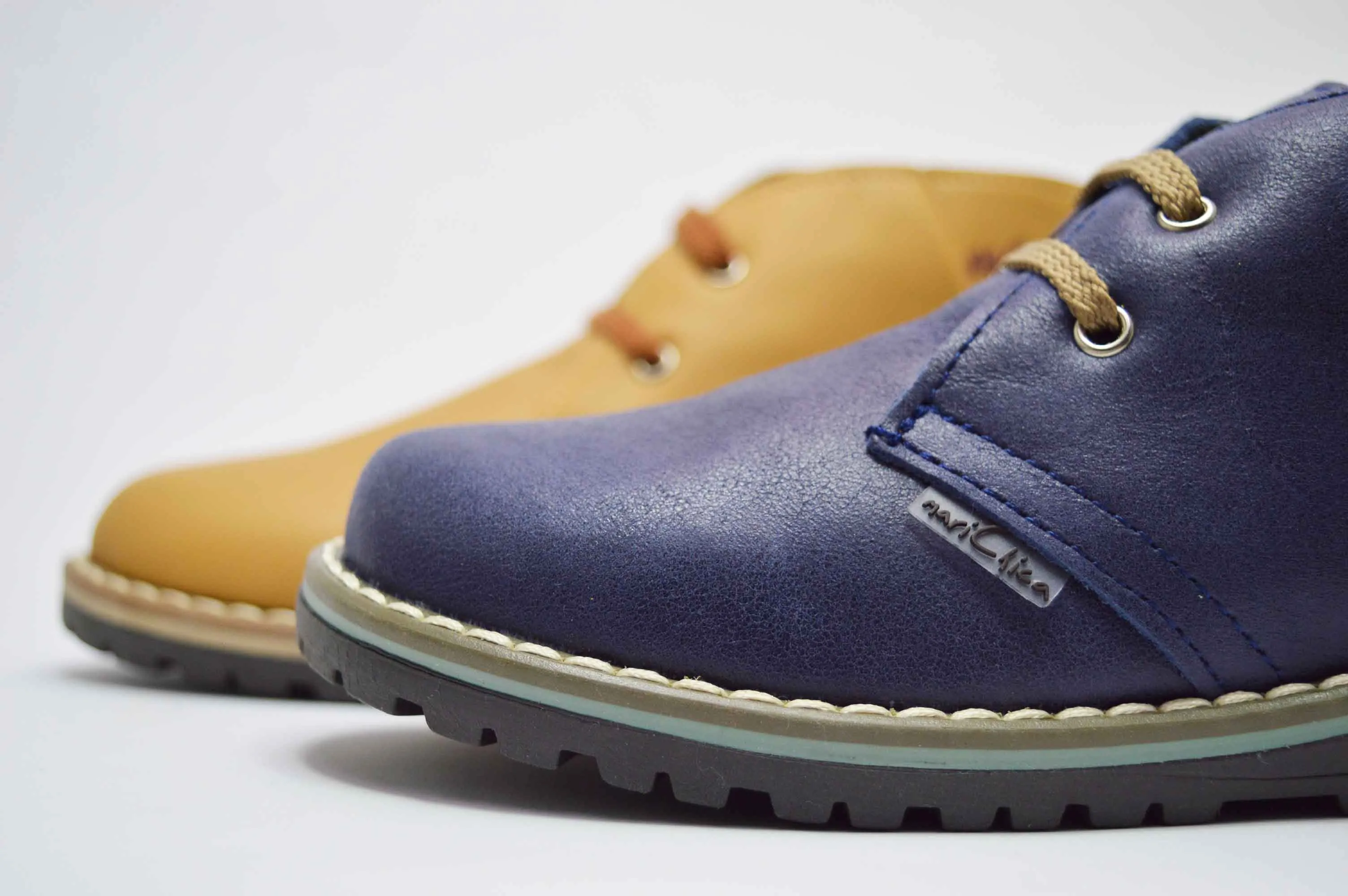 Bota tipo pisacacas cordones niños