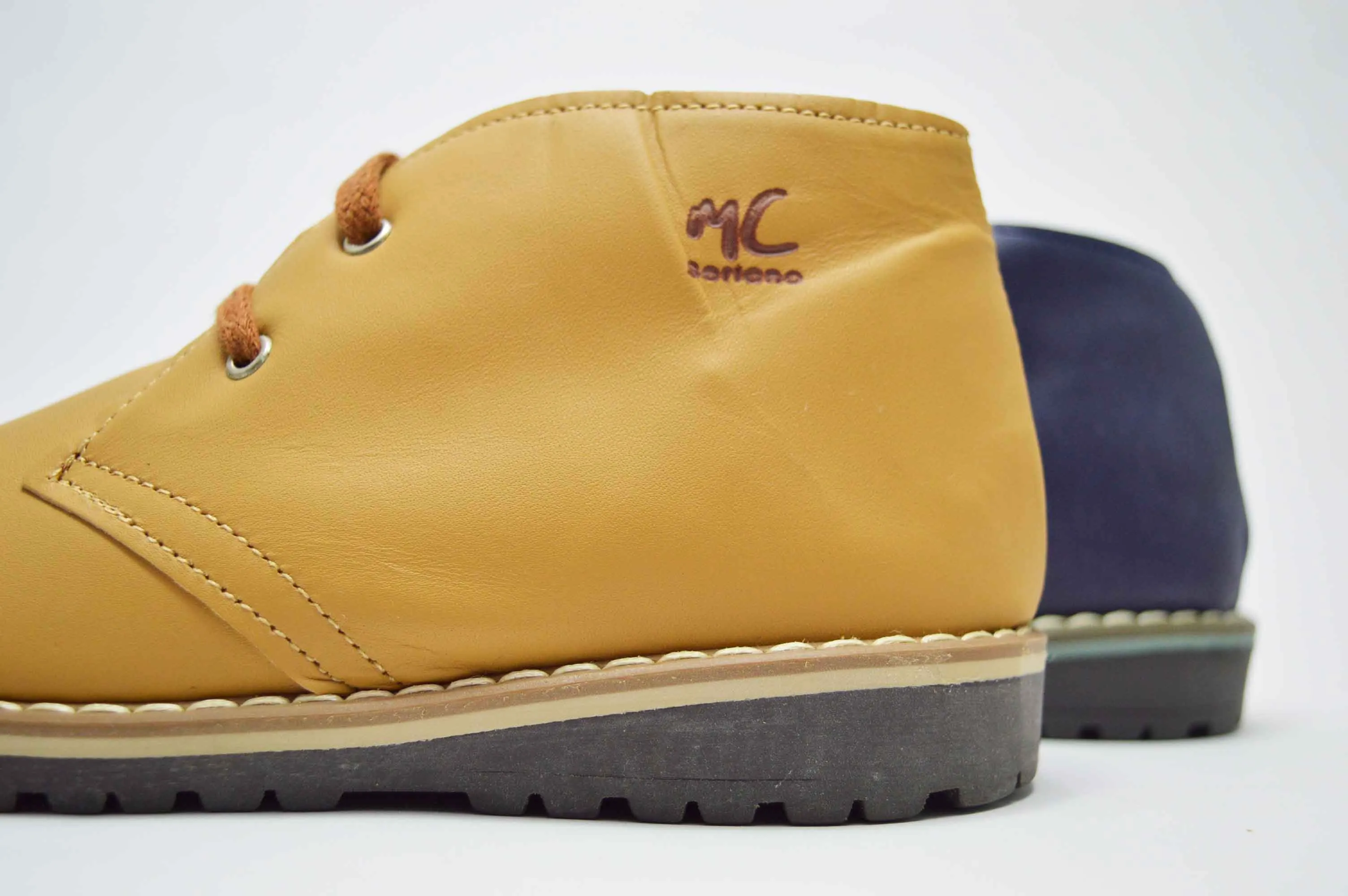 Bota tipo pisacacas cordones niños