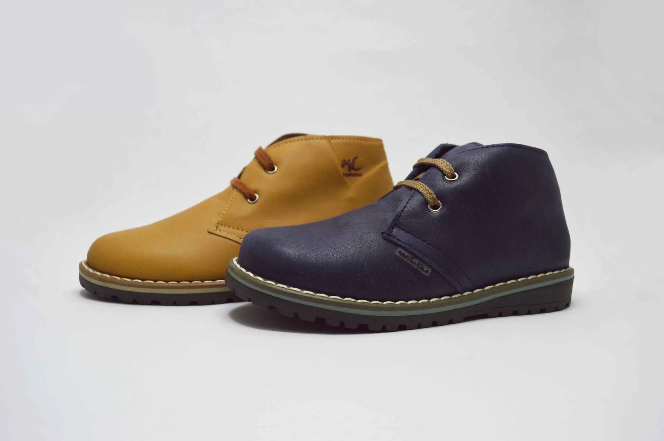 Bota tipo pisacacas cordones niños