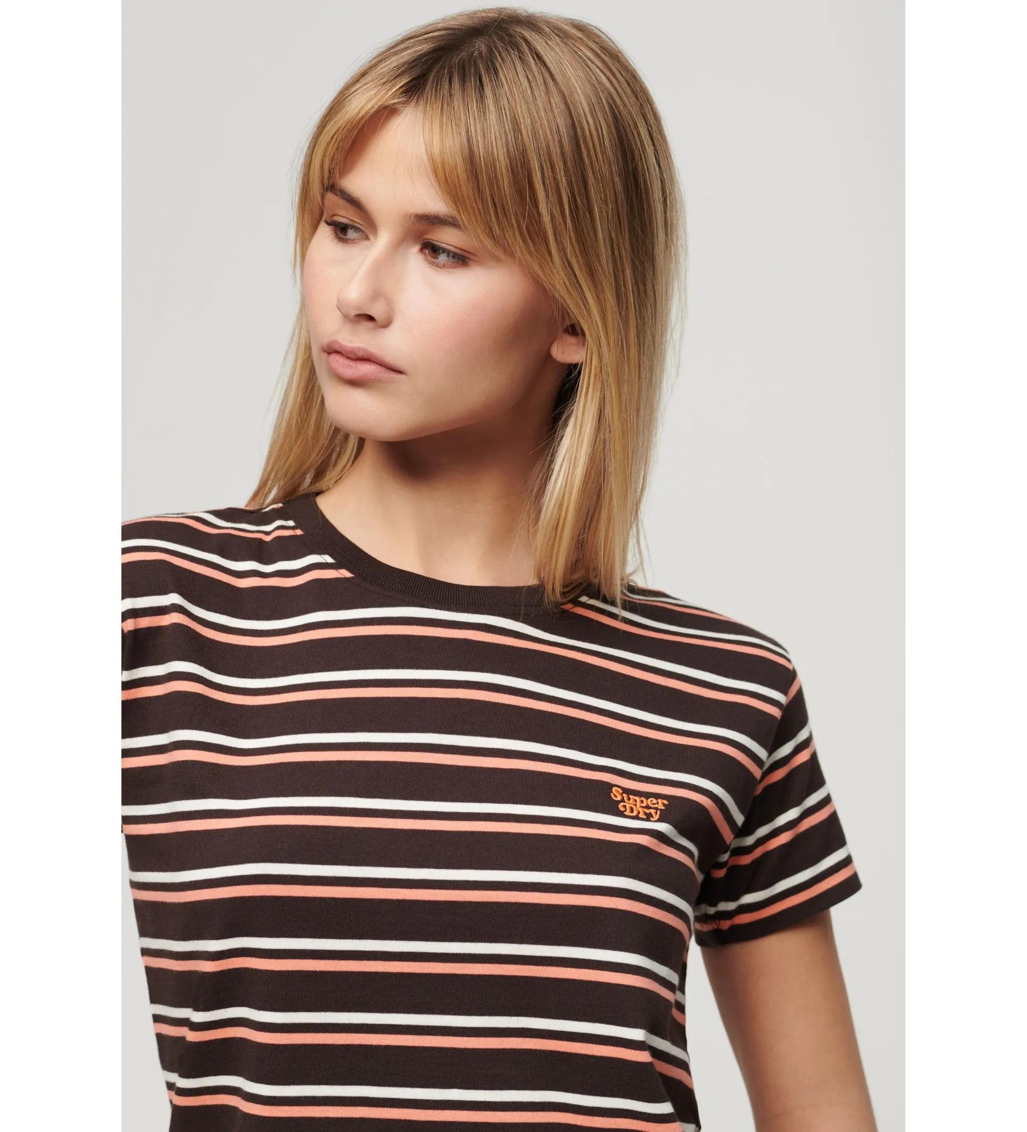 Camiseta ajustada a rayas con logotipo Essential marrón