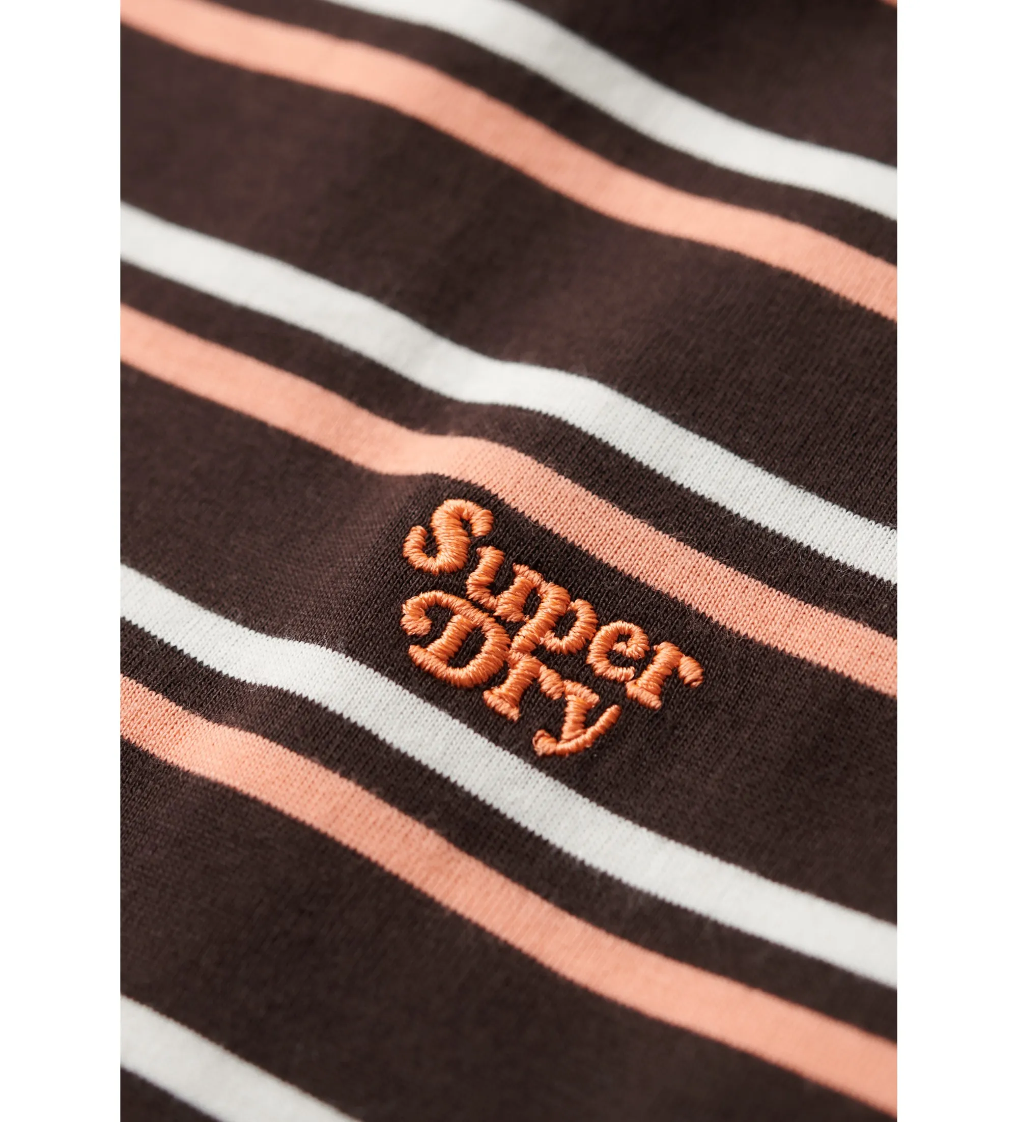 Camiseta ajustada a rayas con logotipo Essential marrón