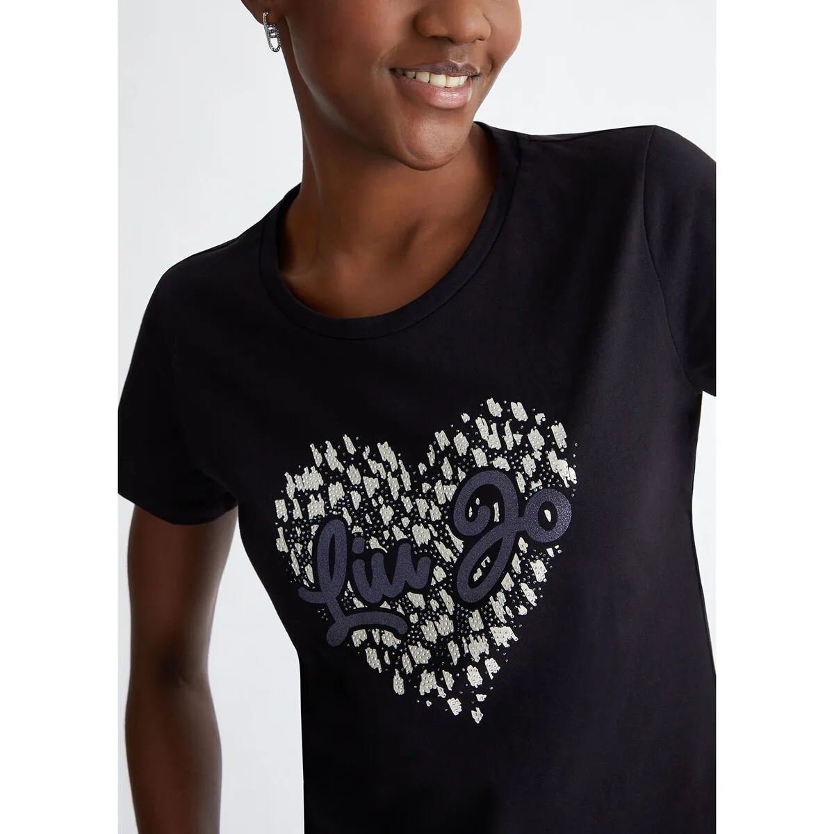 Camiseta con corazón y strass