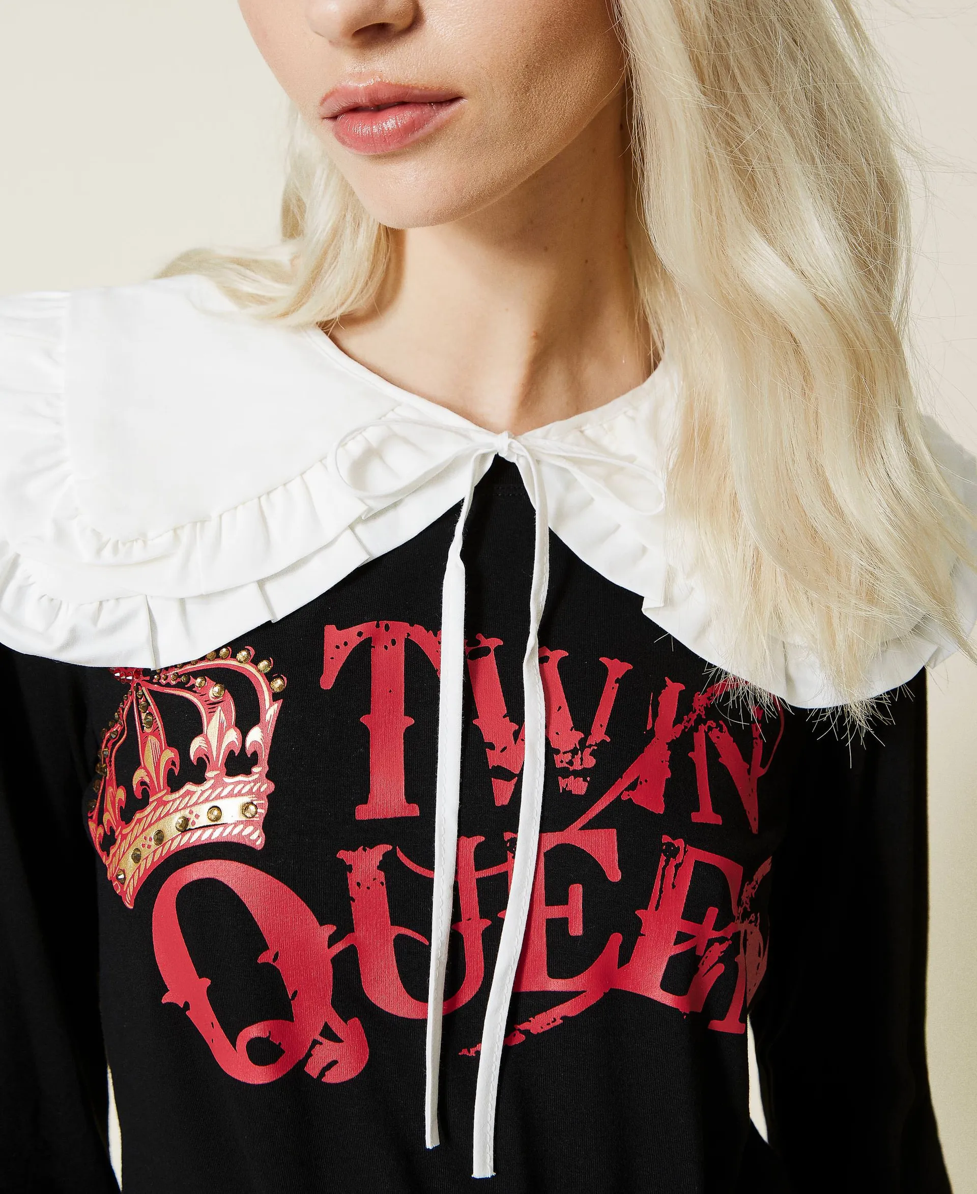 Camiseta con estampado Twin Queen y cuello