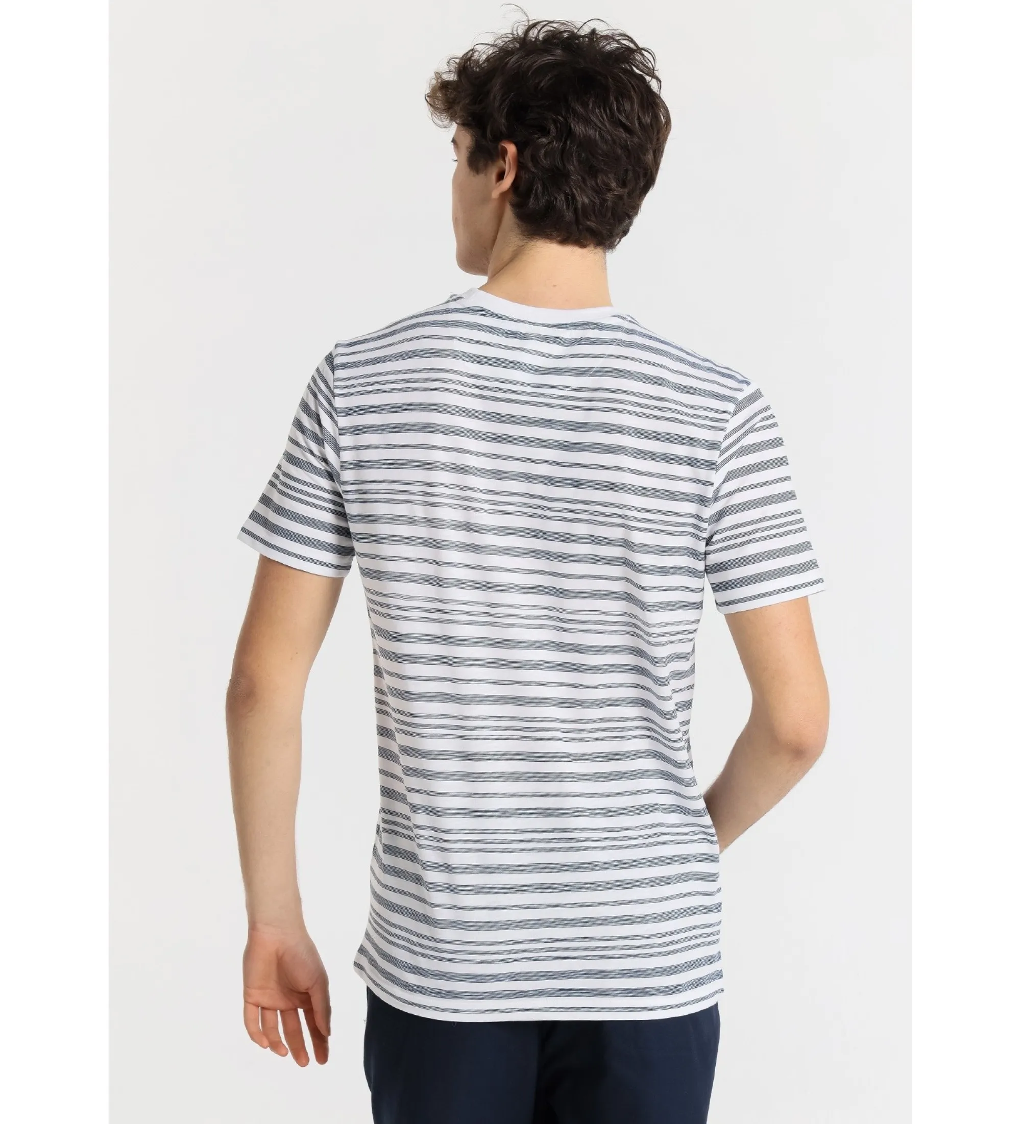 Camiseta de manga corta a raya con cuello redondo azul