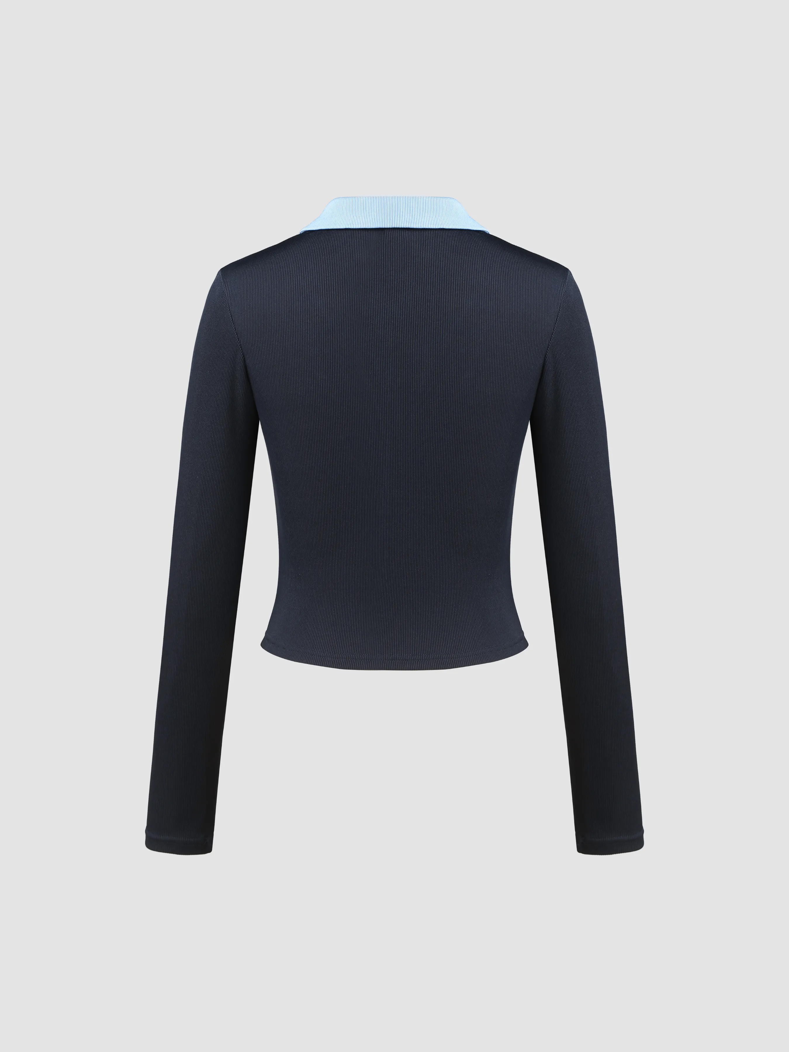 Camiseta de manga larga con botones en la posición del cuello