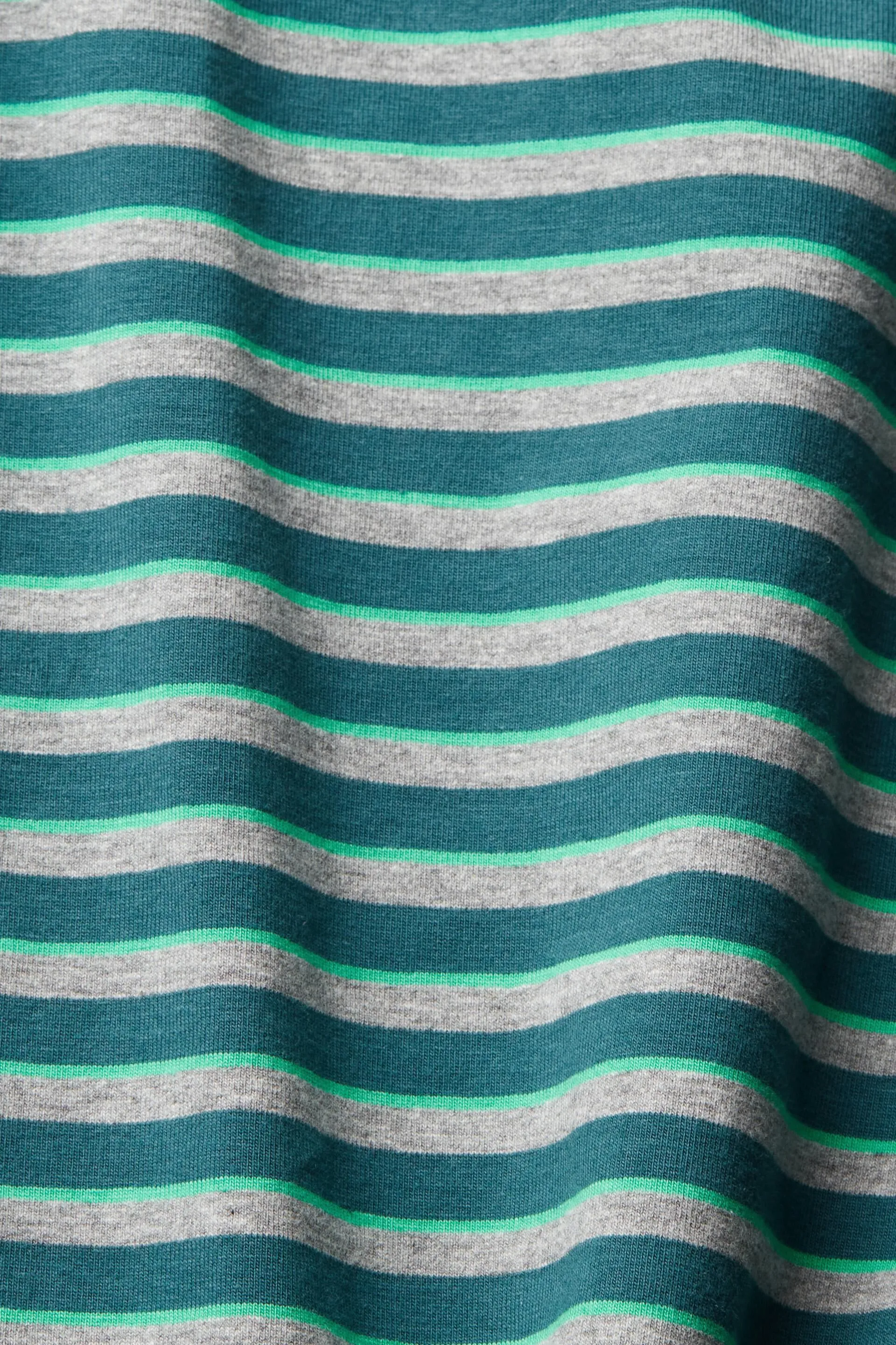 Camiseta de manga larga con diseño a rayas