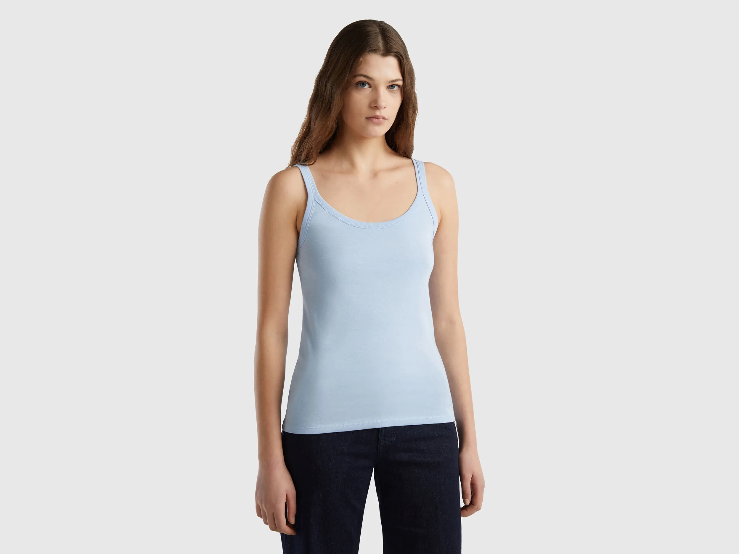 Camiseta de tirantes celeste de 100 % algodón