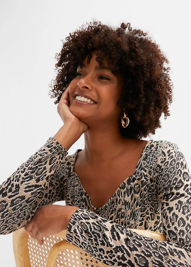 Camiseta jacquard con escote corazón Gris con estampado de leopardo