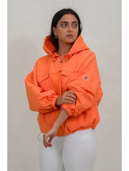 Cazadora bomber con capucha