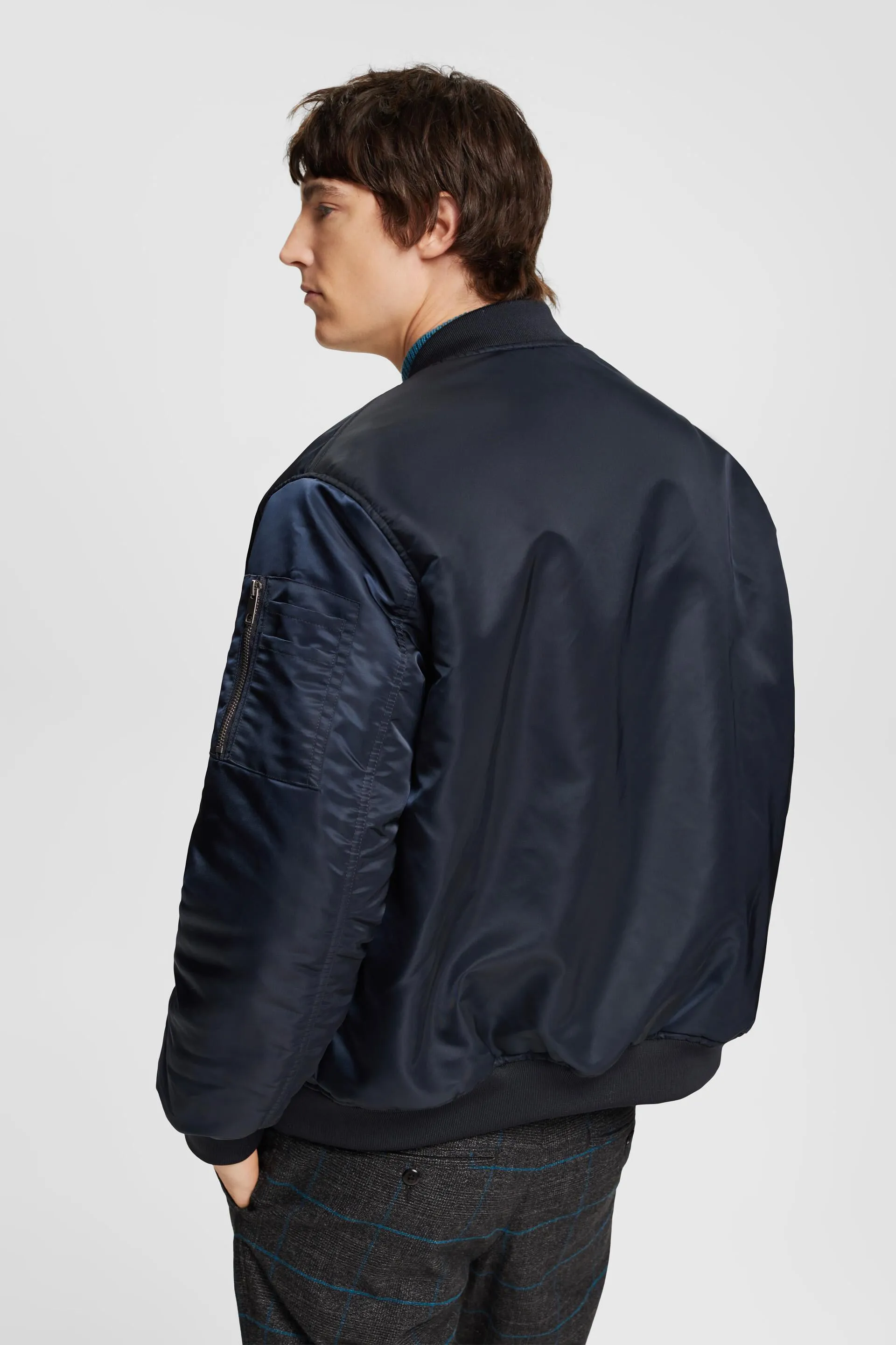 Cazadora estilo bomber
