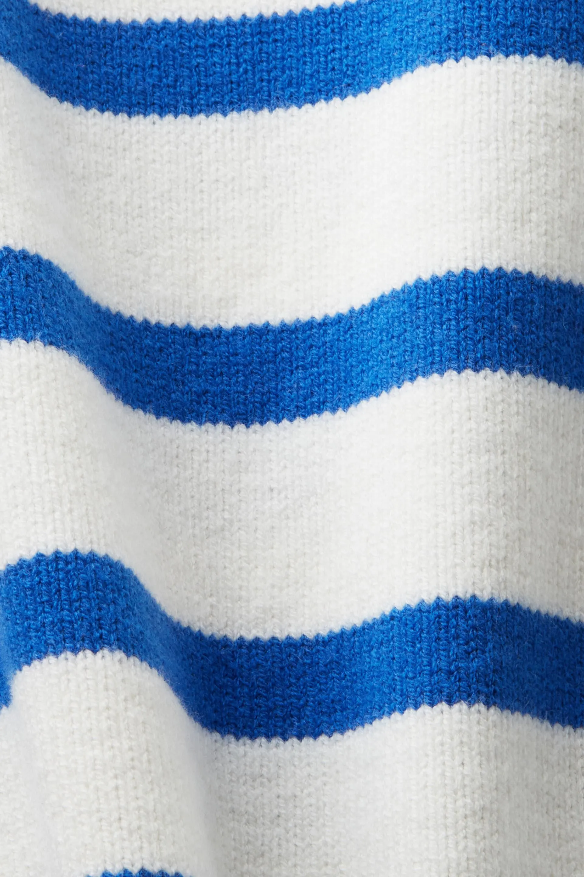 Chaleco estilo jersey con cuello alto y rayas