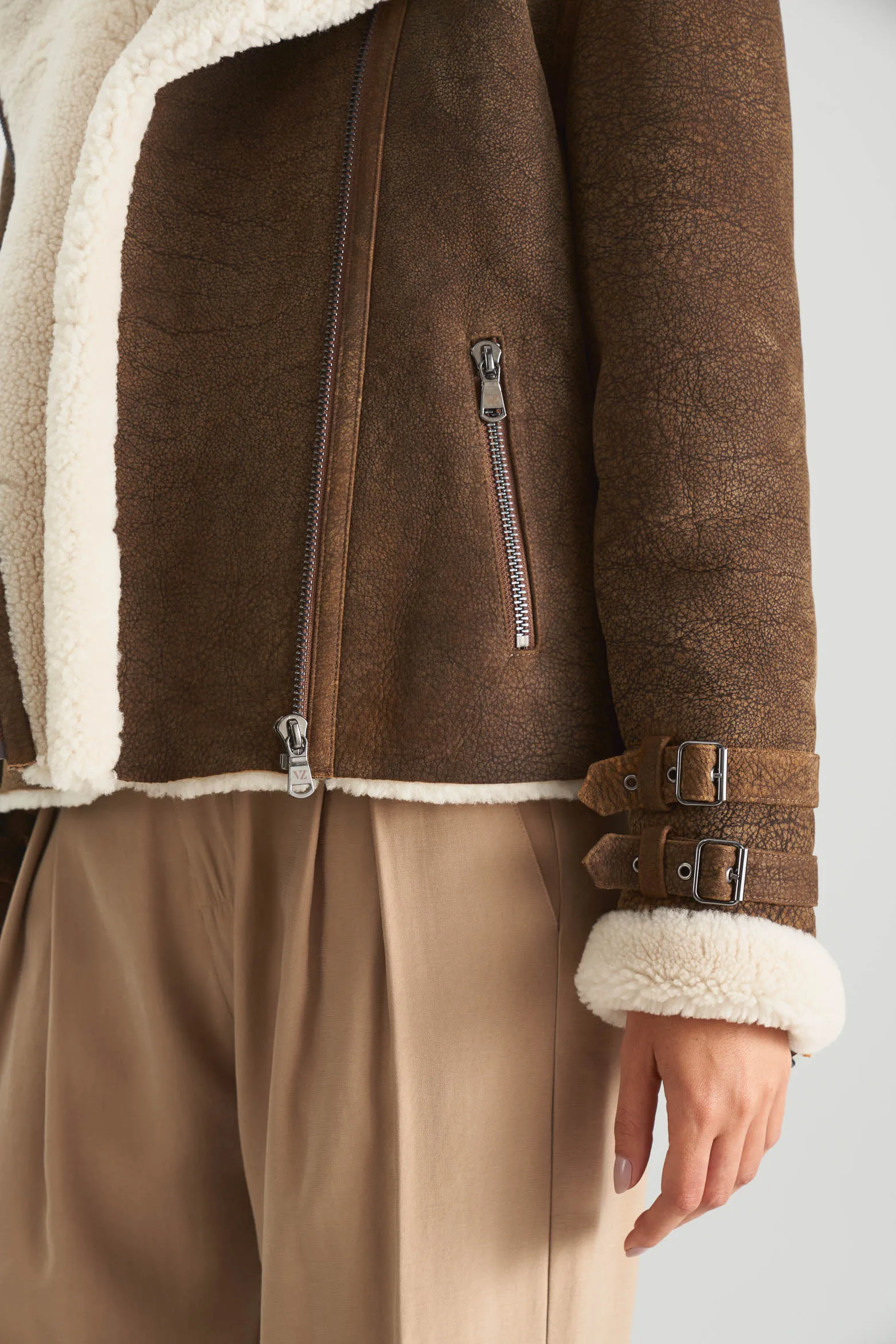 Chaqueta aviator de cuero ovino y lana para mujer acabado nobuck
