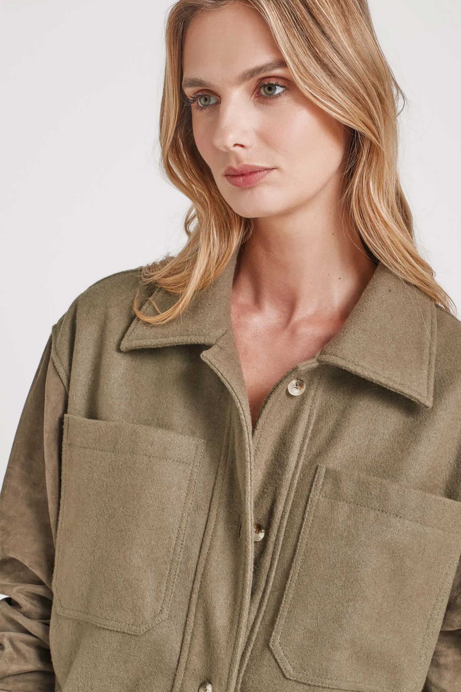 Chaqueta bomber aurora para mujer detalles gamuza