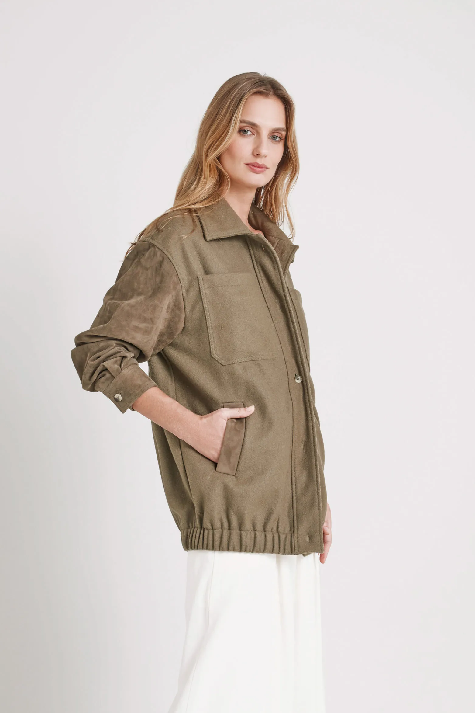 Chaqueta bomber aurora para mujer detalles gamuza
