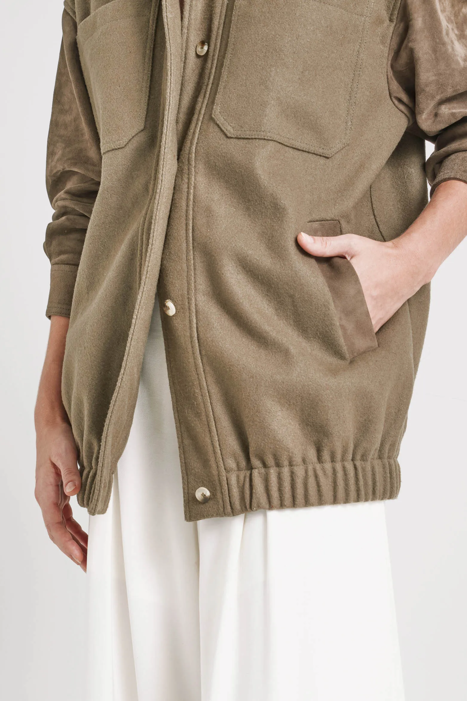 Chaqueta bomber aurora para mujer detalles gamuza
