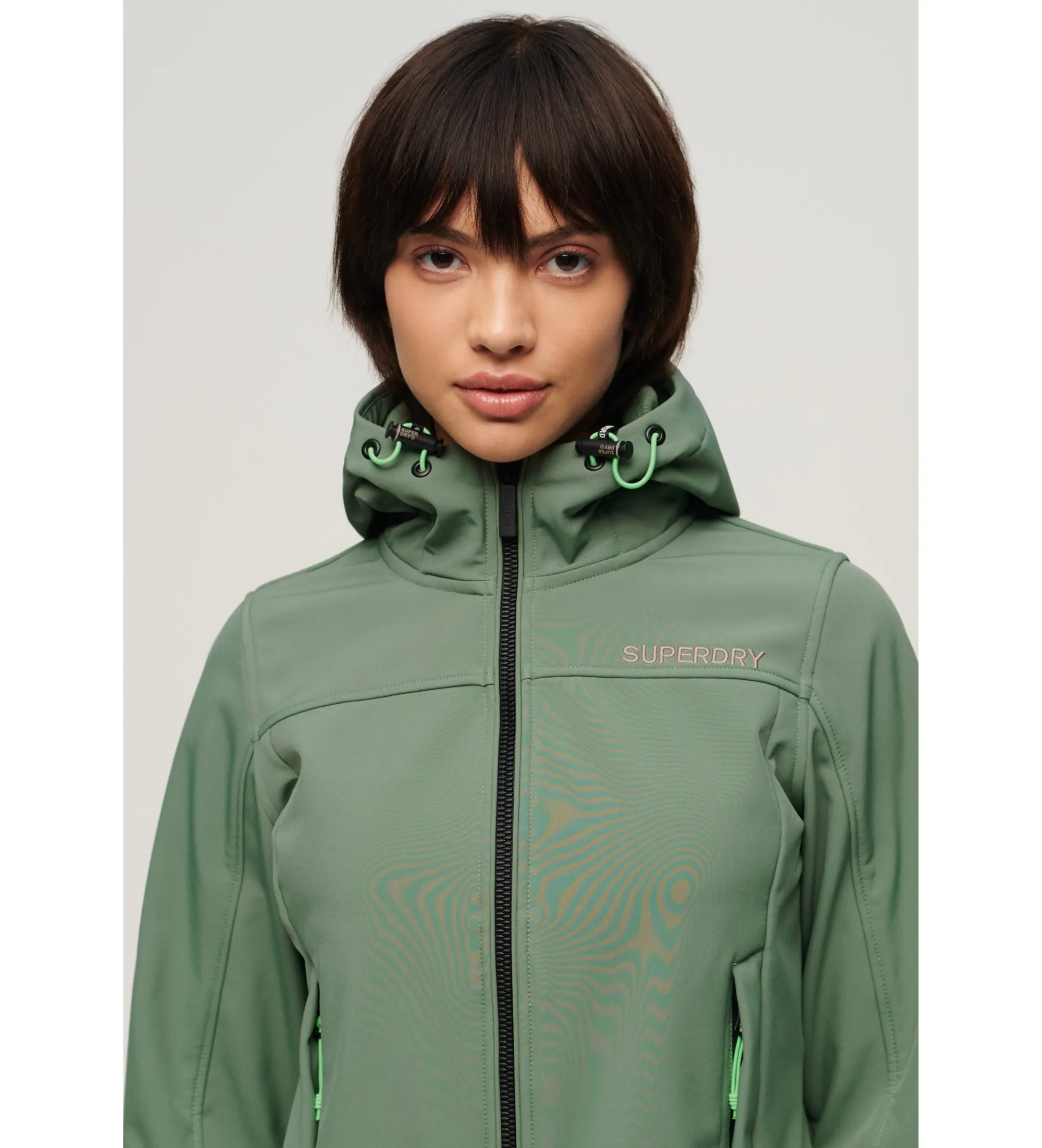 Chaqueta con capucha de tejido softshell Trekker verde