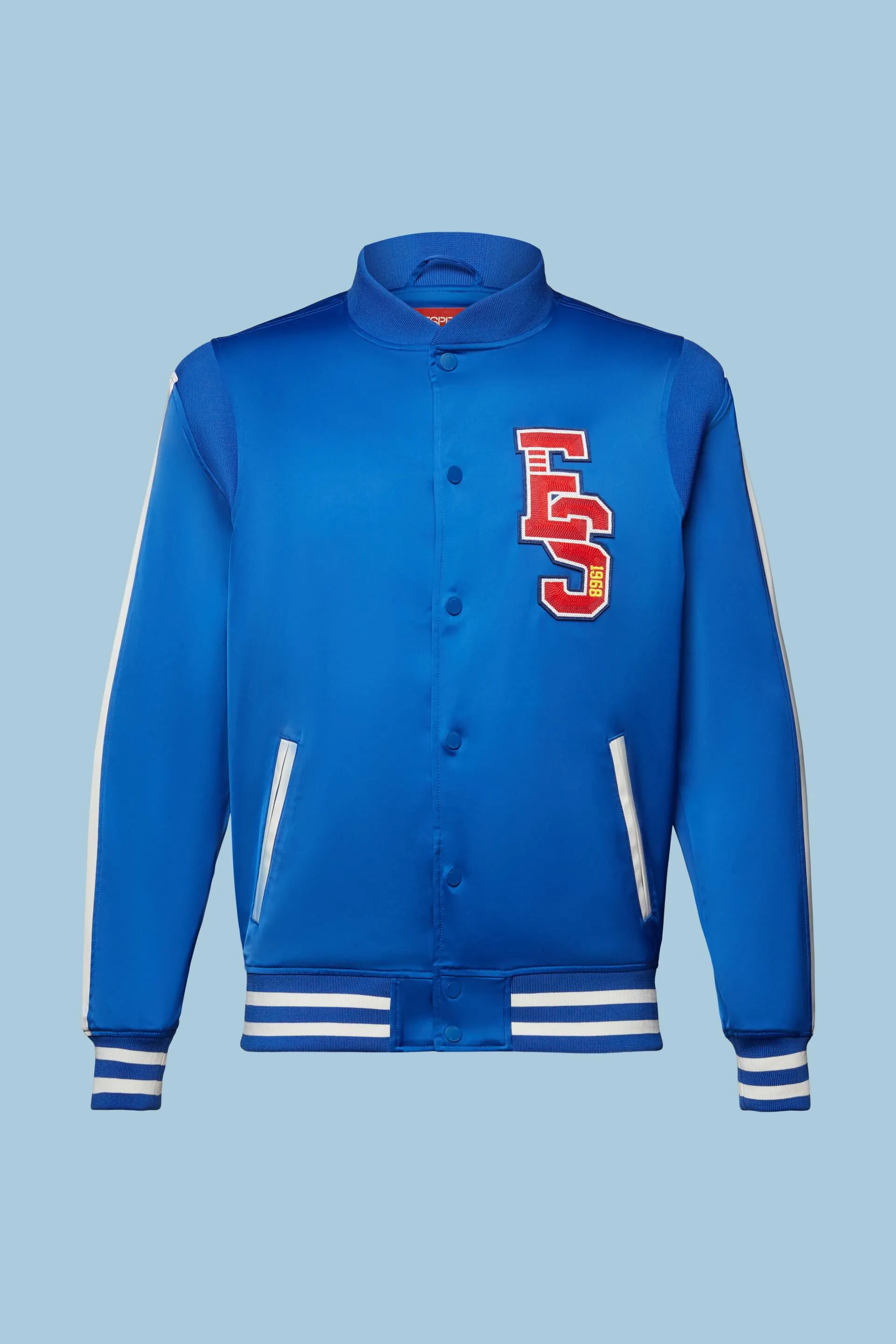 Chaqueta universitaria con logotipo aplicado