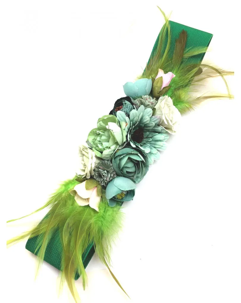 CINTURONES VERDES PARA BODAS CON FLORES VISTOSAS Y PLUMAS