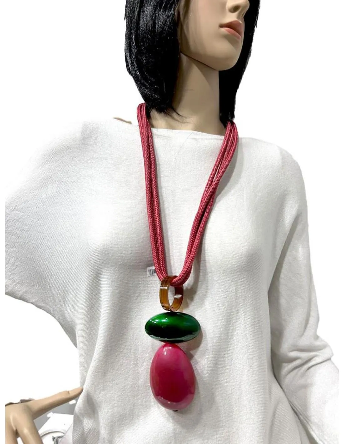 COLLARES FUCSIAS CON COLGANTE AFRICANO DE CUERNO ESTILO IBICENCO