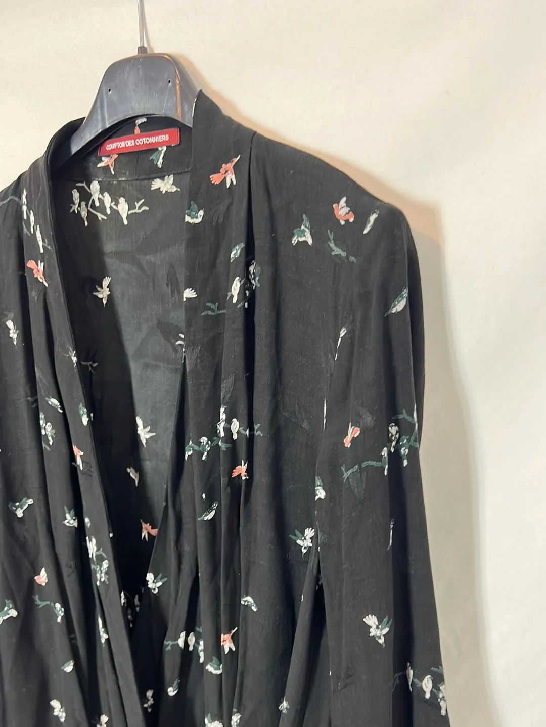 COMPTOIR DES COTONNIERS. Vestido corto estampado cruzado. T 38