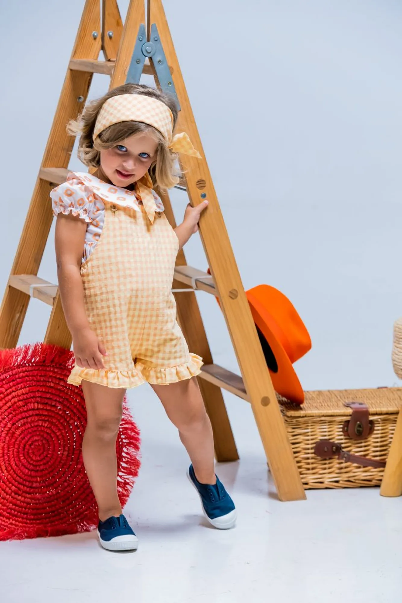 Conjunto Blusa y peto para niña Rombos y cuadros de José Varón
