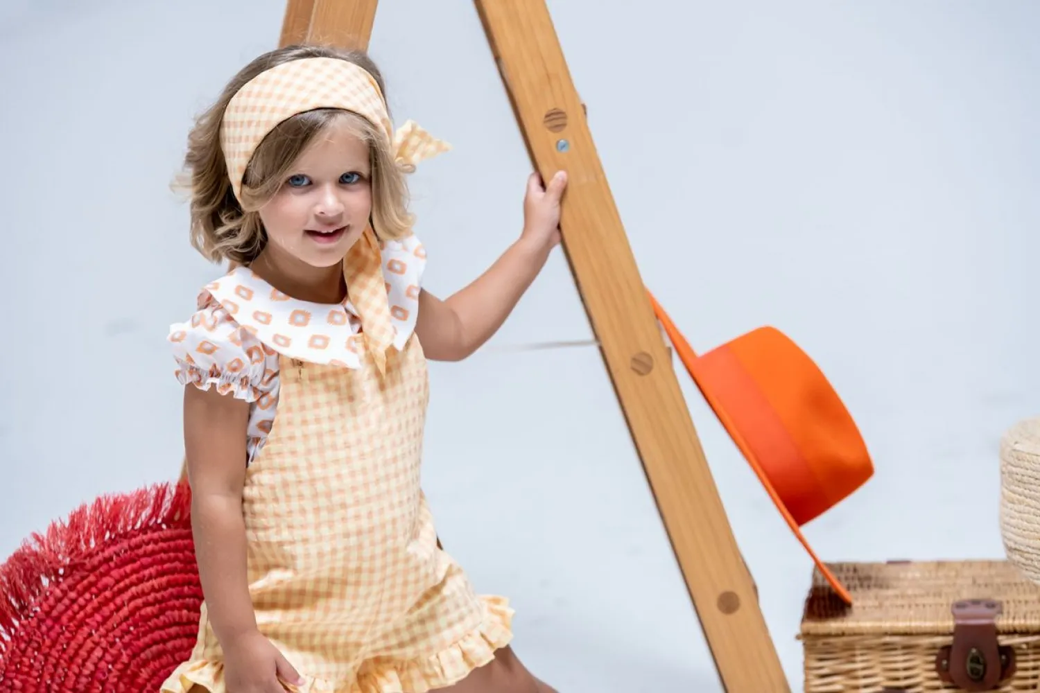 Conjunto Blusa y peto para niña Rombos y cuadros de José Varón