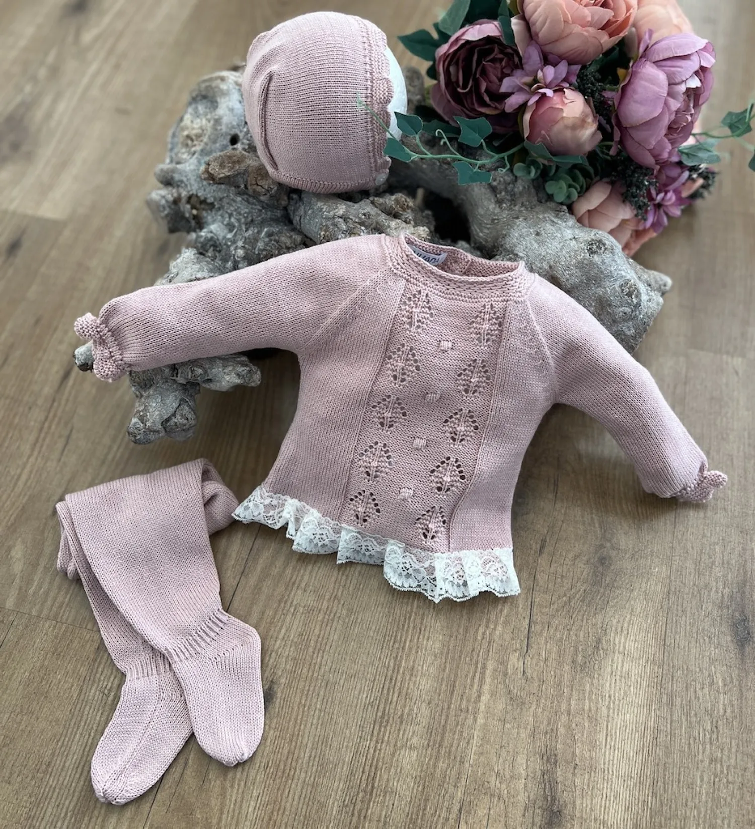 Conjunto en punto de verano. Azul cielo o rosa maquillaje.