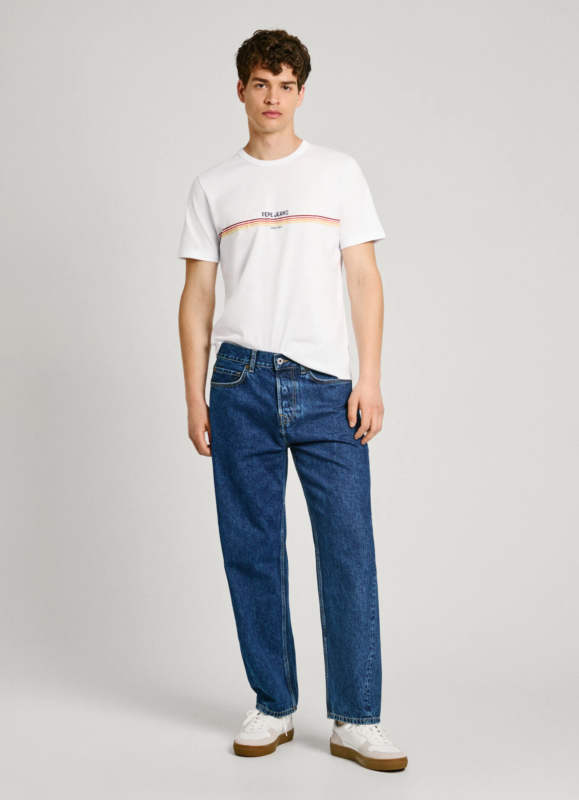 JEANS FIT LOOSE Y TIRO REGULAR  BARREL JEANS