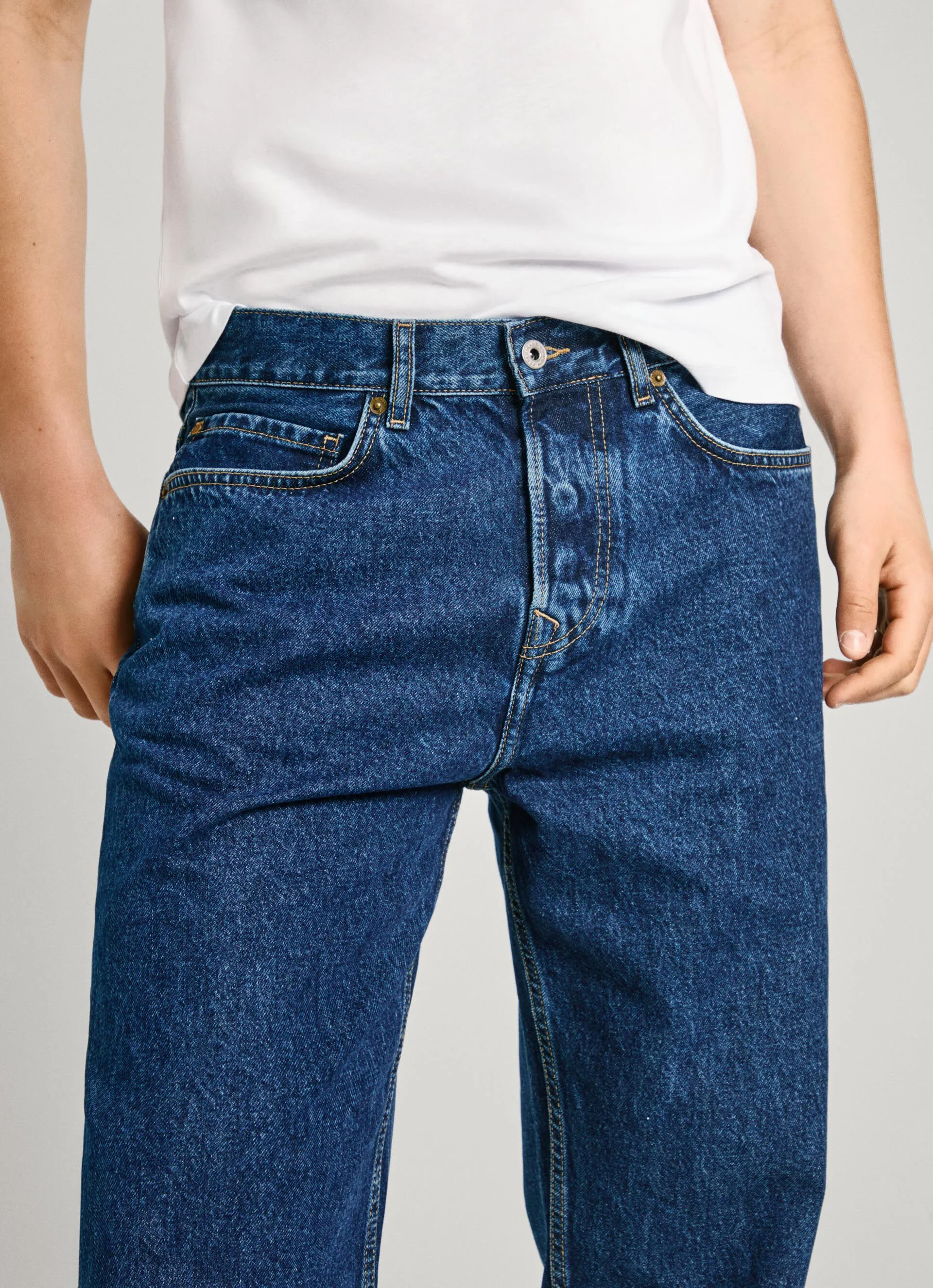 JEANS FIT LOOSE Y TIRO REGULAR  BARREL JEANS