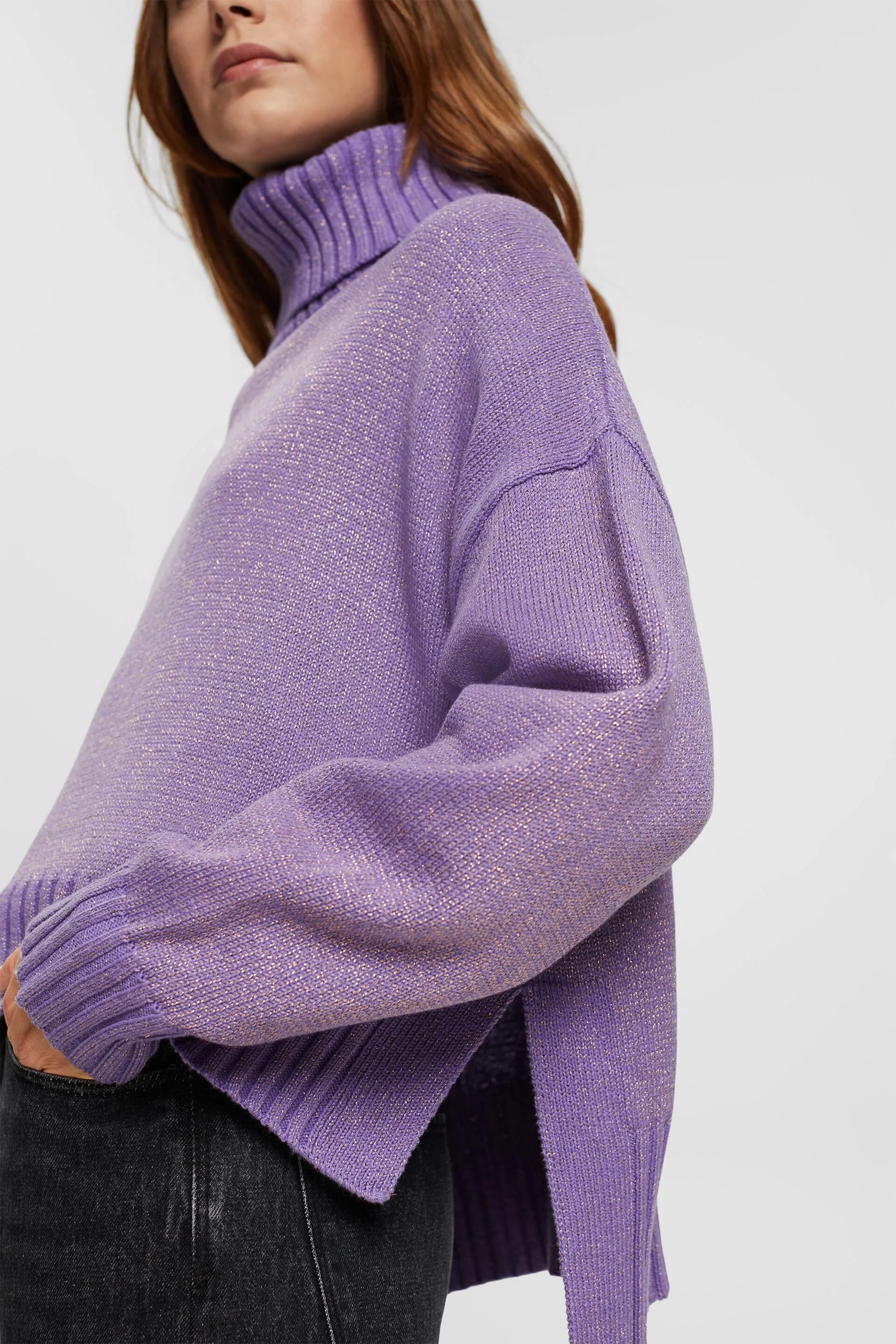 Jersey con cuello alto y acabado metalizado