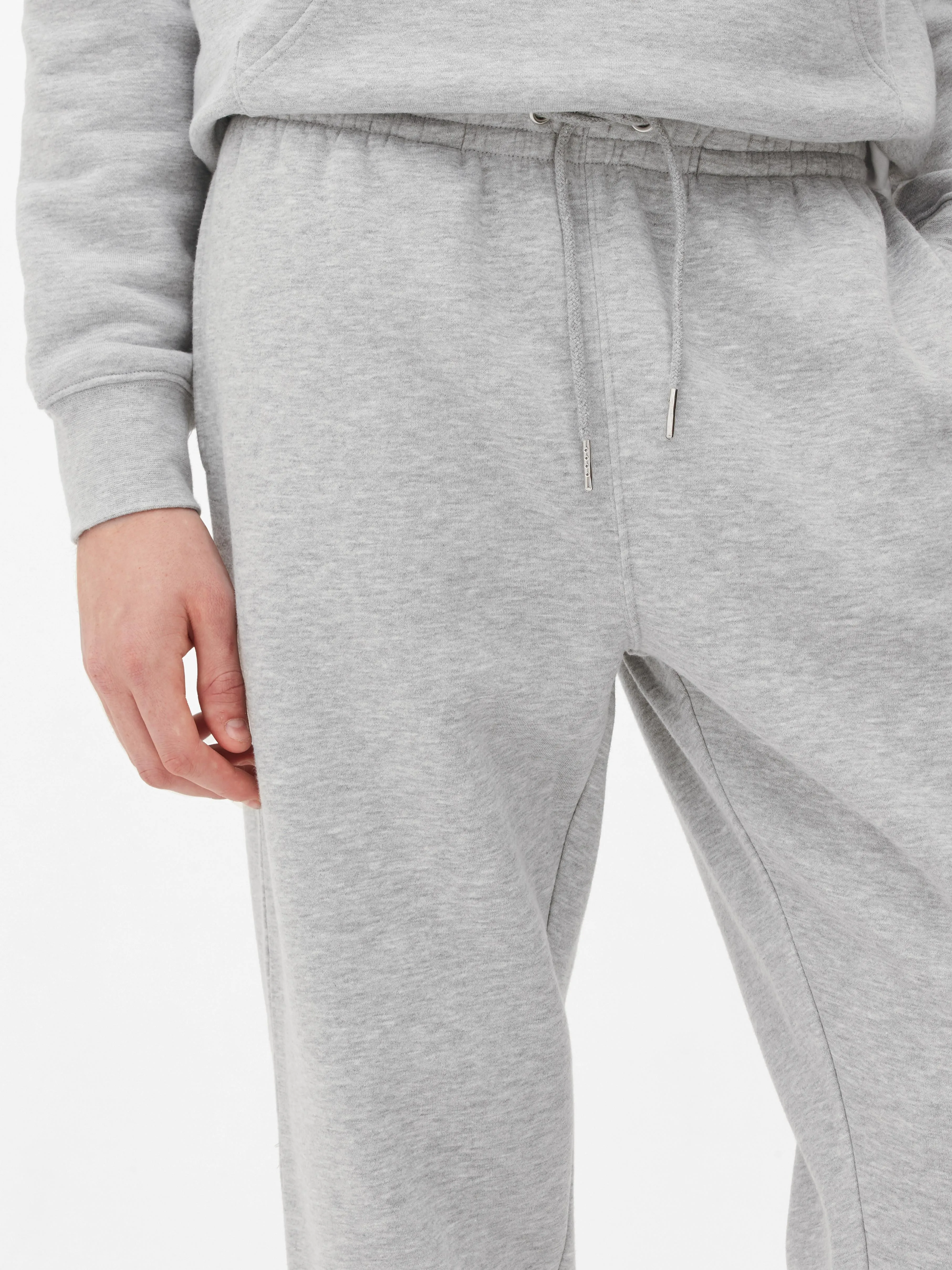 Joggers con bajos ajustados