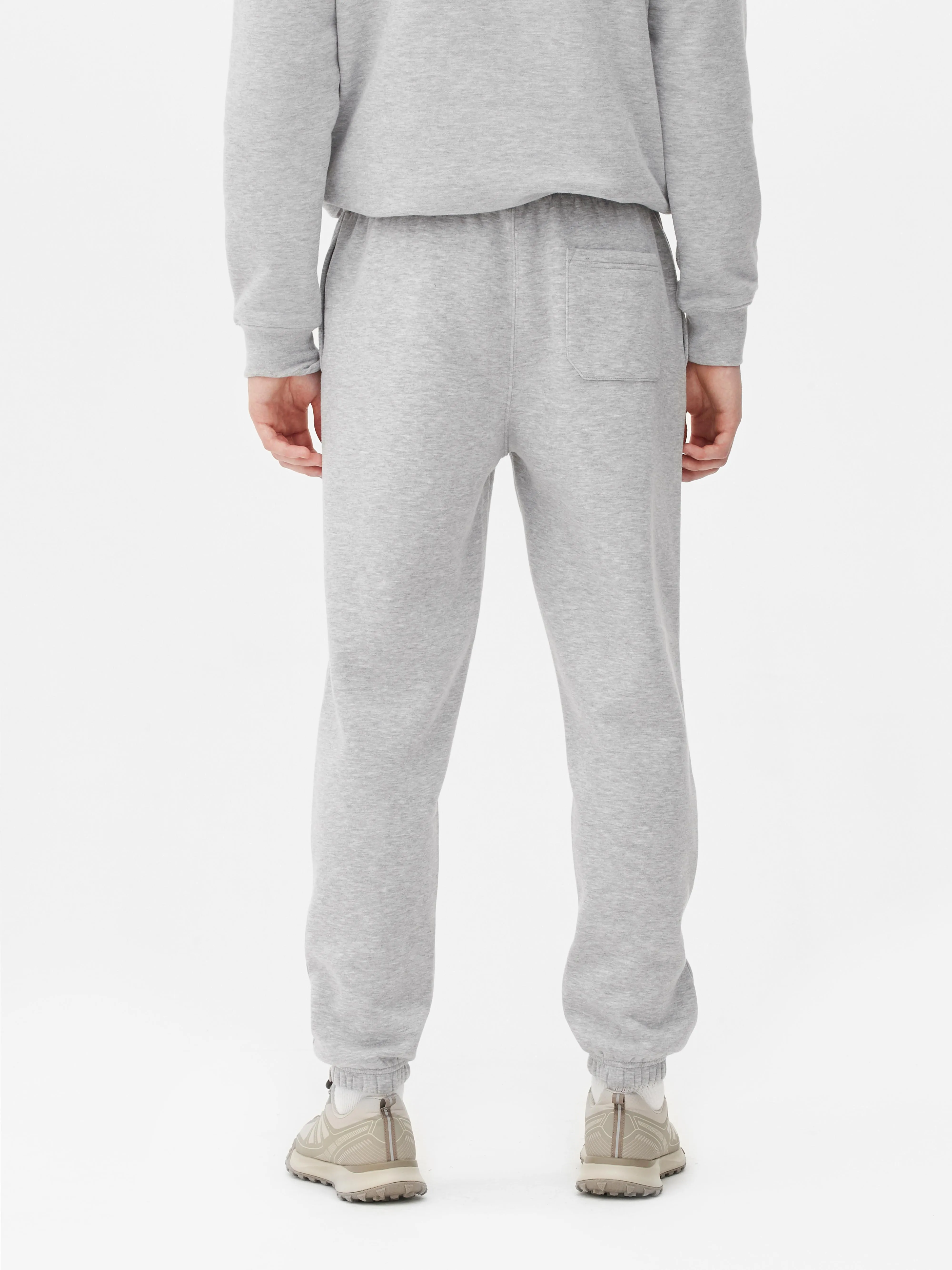 Joggers con bajos ajustados
