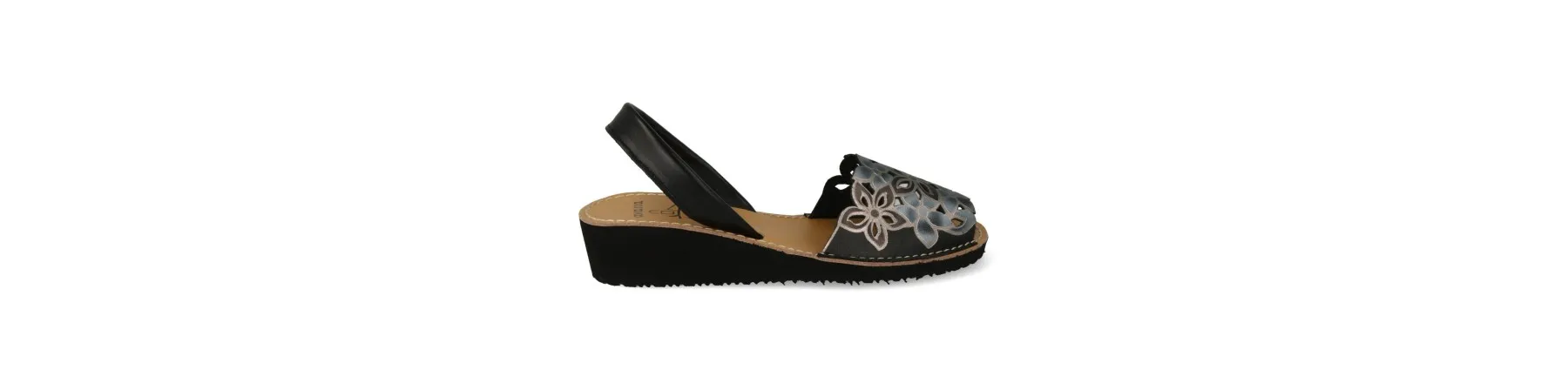 MENORQUINAS MUJER con CUÑA PIEL MOD. FLORAL NEGRO
