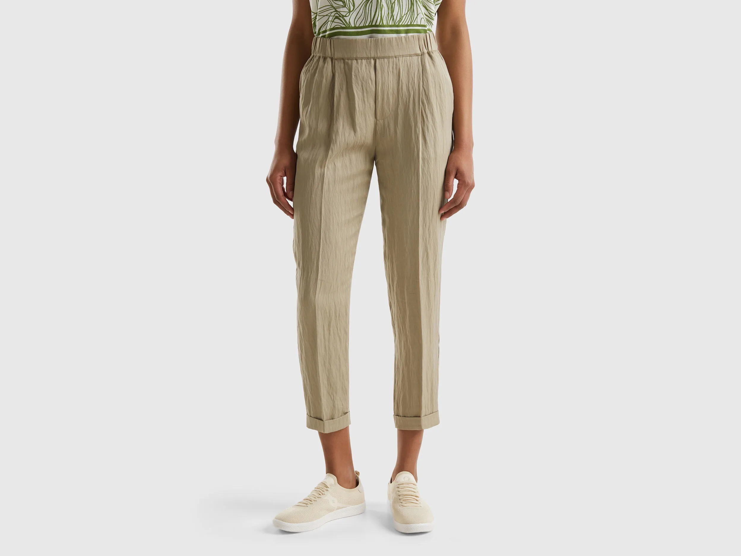 Pantalón con vuelta en mezcla de viscosa sostenible