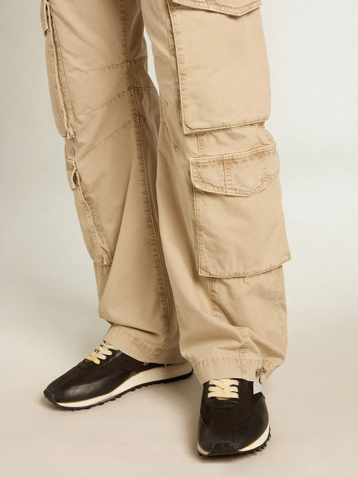 Pantalón cargo de hombre de algodón color caqui