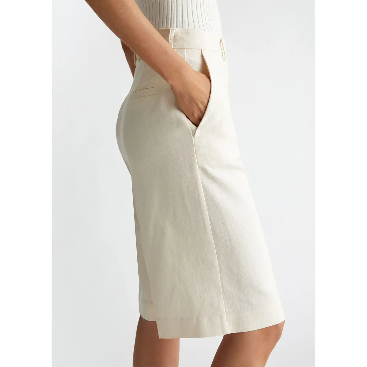 Pantalón corto de tejido flameado
