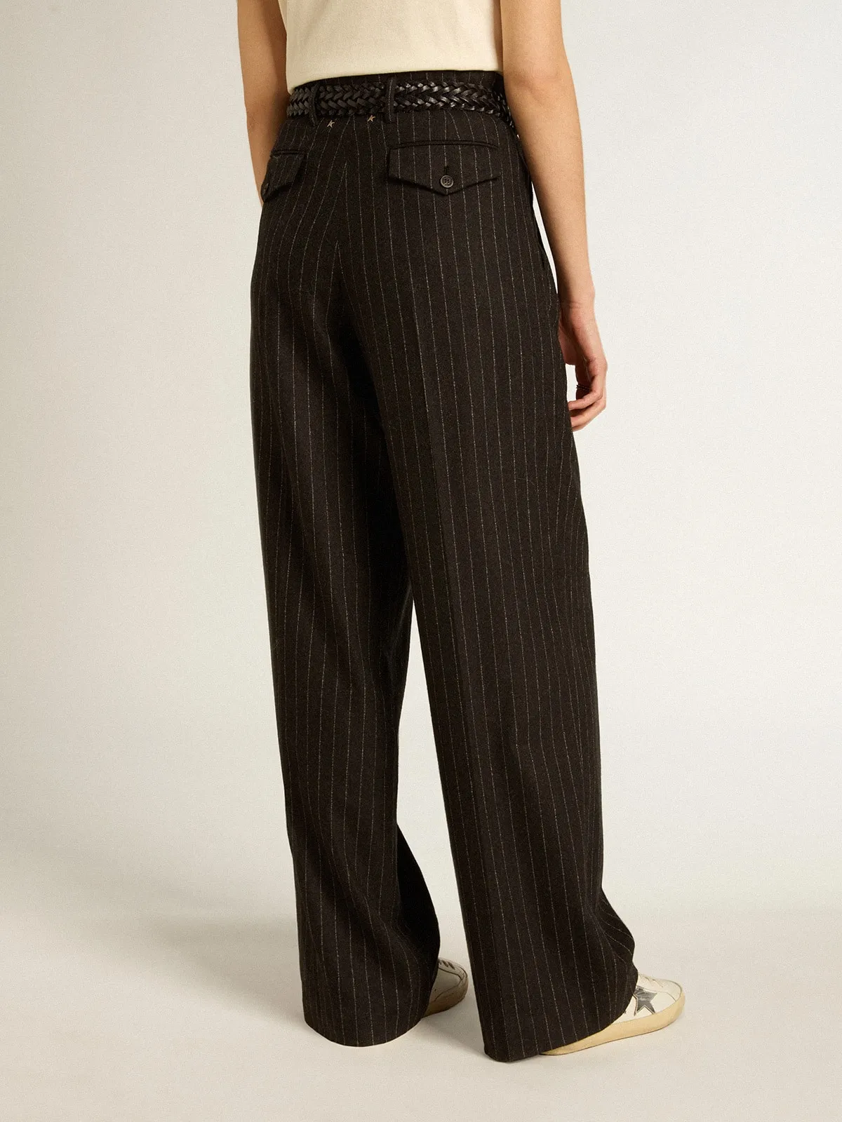 Pantalón de mujer en lana de color gris oscuro