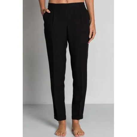 Pantalón negro con dobladillo