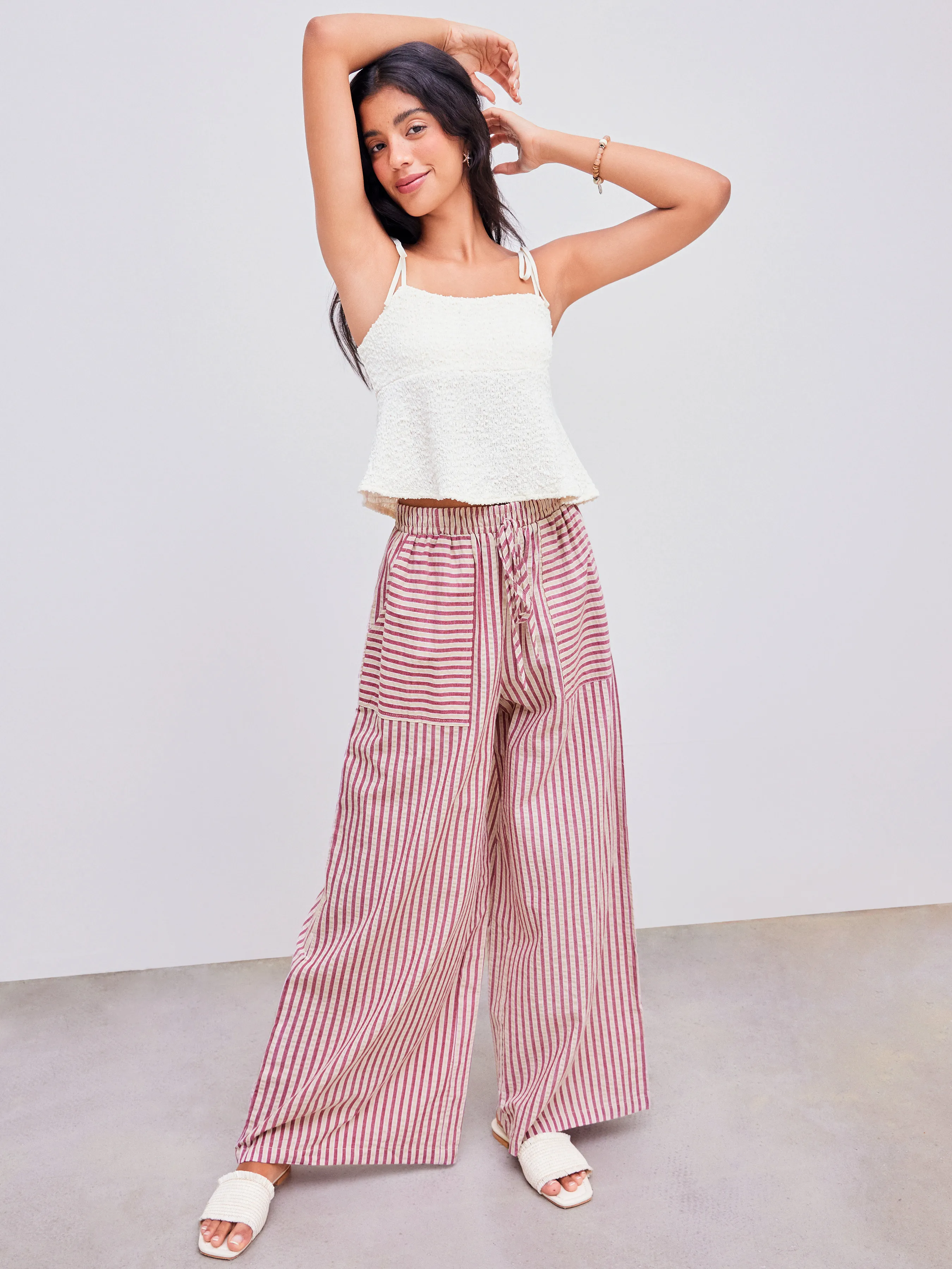 Pantalón tejido a rayas con nudo y bolsillos de tiro medio