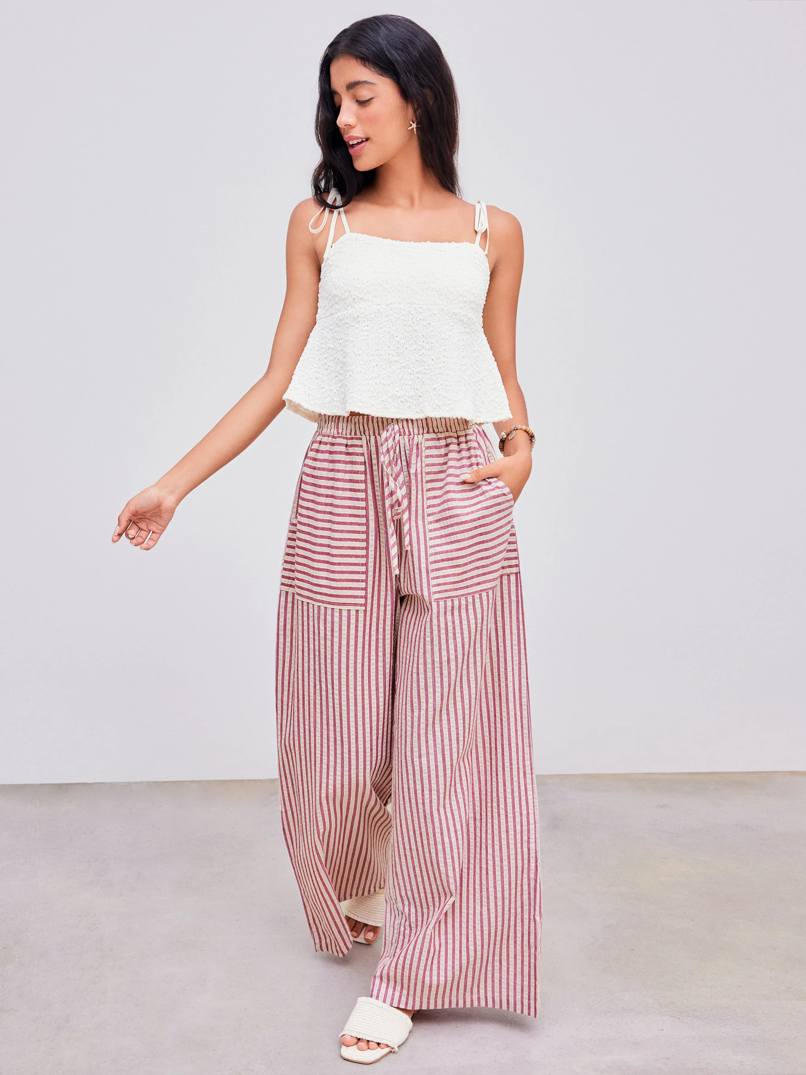 Pantalón tejido a rayas con nudo y bolsillos de tiro medio