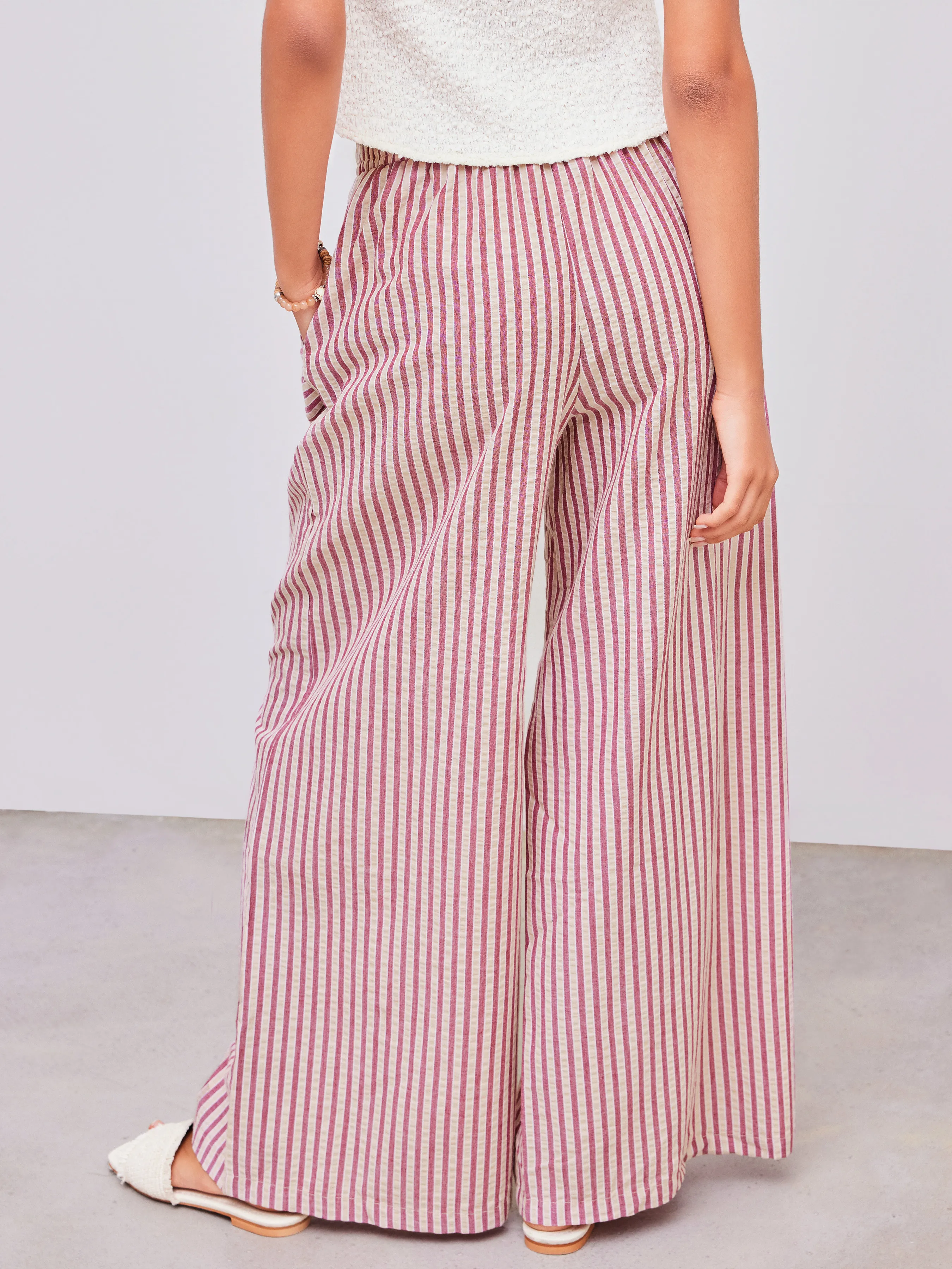 Pantalón tejido a rayas con nudo y bolsillos de tiro medio